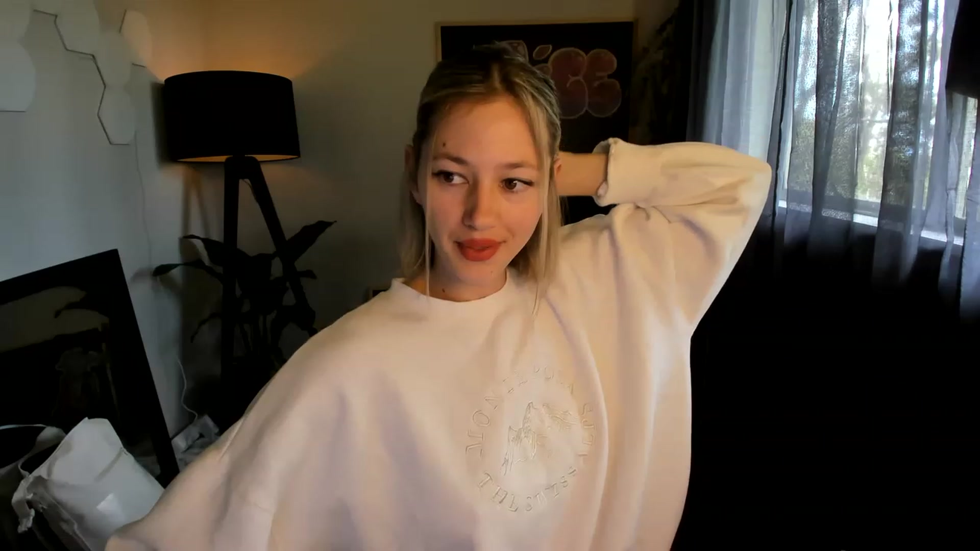 Gallery image thumbnail from Alice_NZ's myfreecams stream on, 11/26/2022, 24:53 image 13 of 20