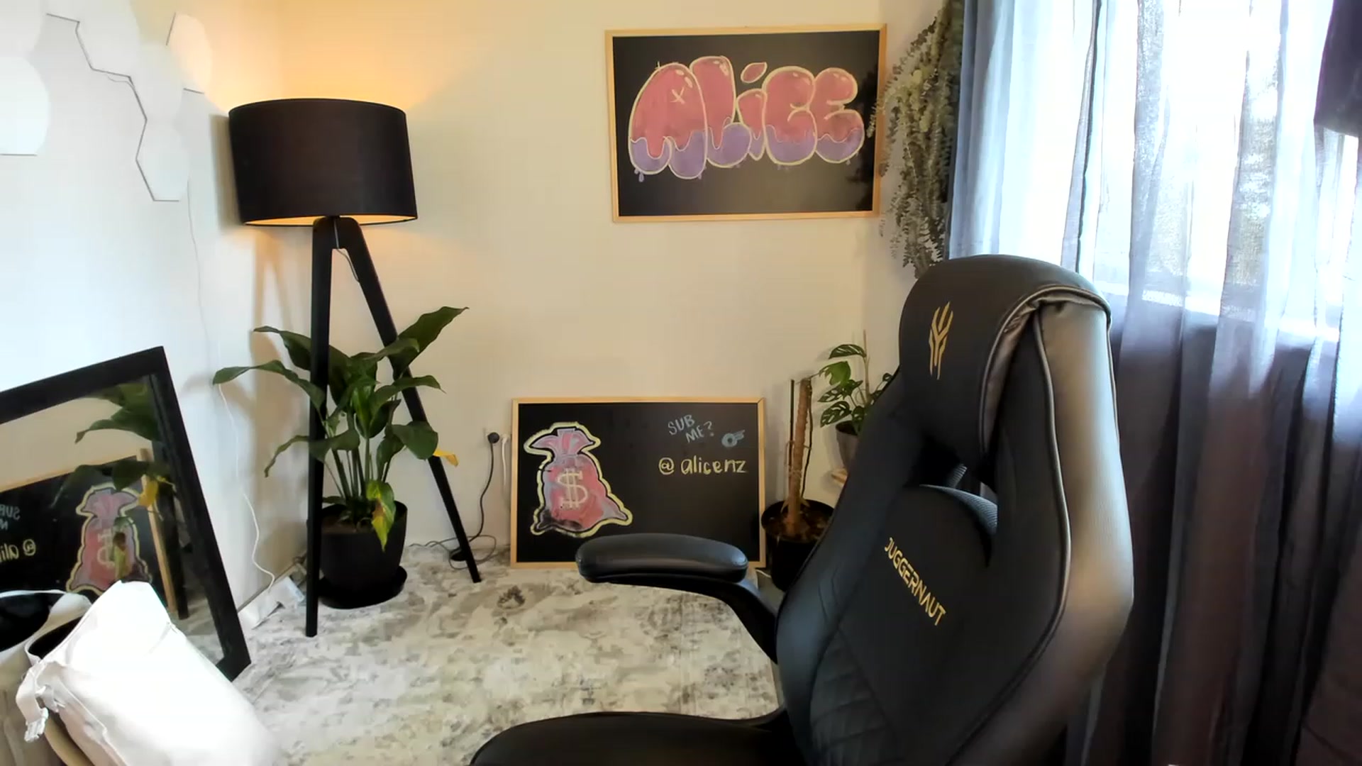 Gallery image thumbnail from Alice_NZ's myfreecams stream on, 11/26/2022, 24:53 image 14 of 20