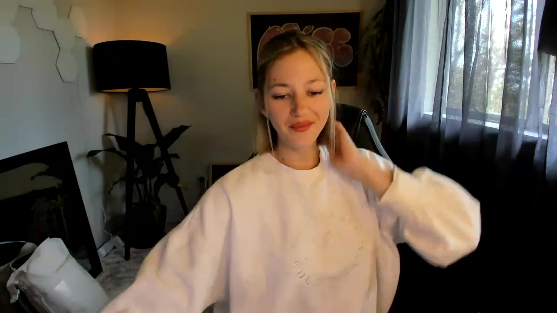 Gallery image thumbnail from Alice_NZ's myfreecams stream on, 11/26/2022, 24:53 image 15 of 20