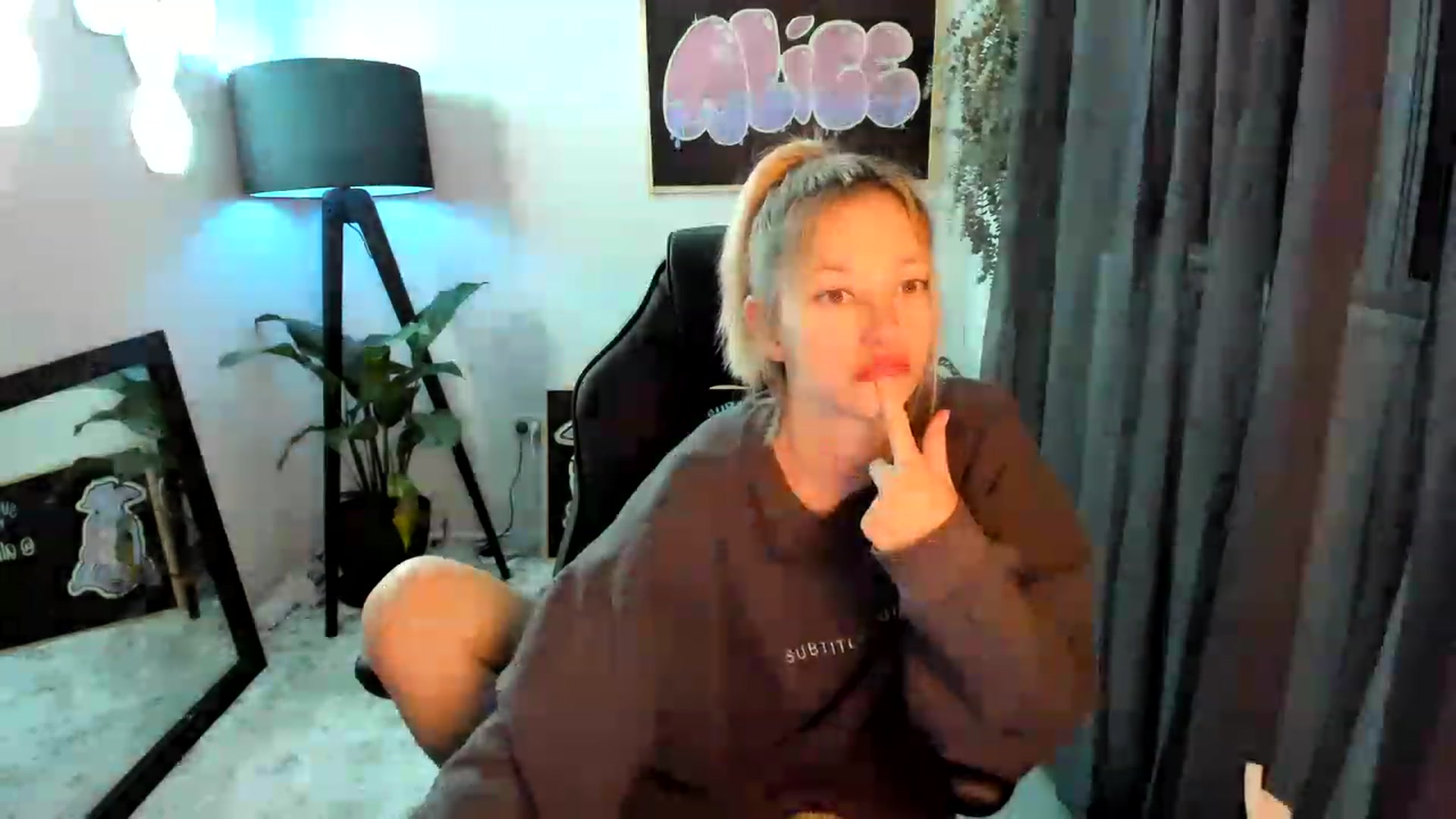 Gallery image thumbnail from Alice_NZ's myfreecams stream on, 12/02/2022, 09:04 image 20 of 20