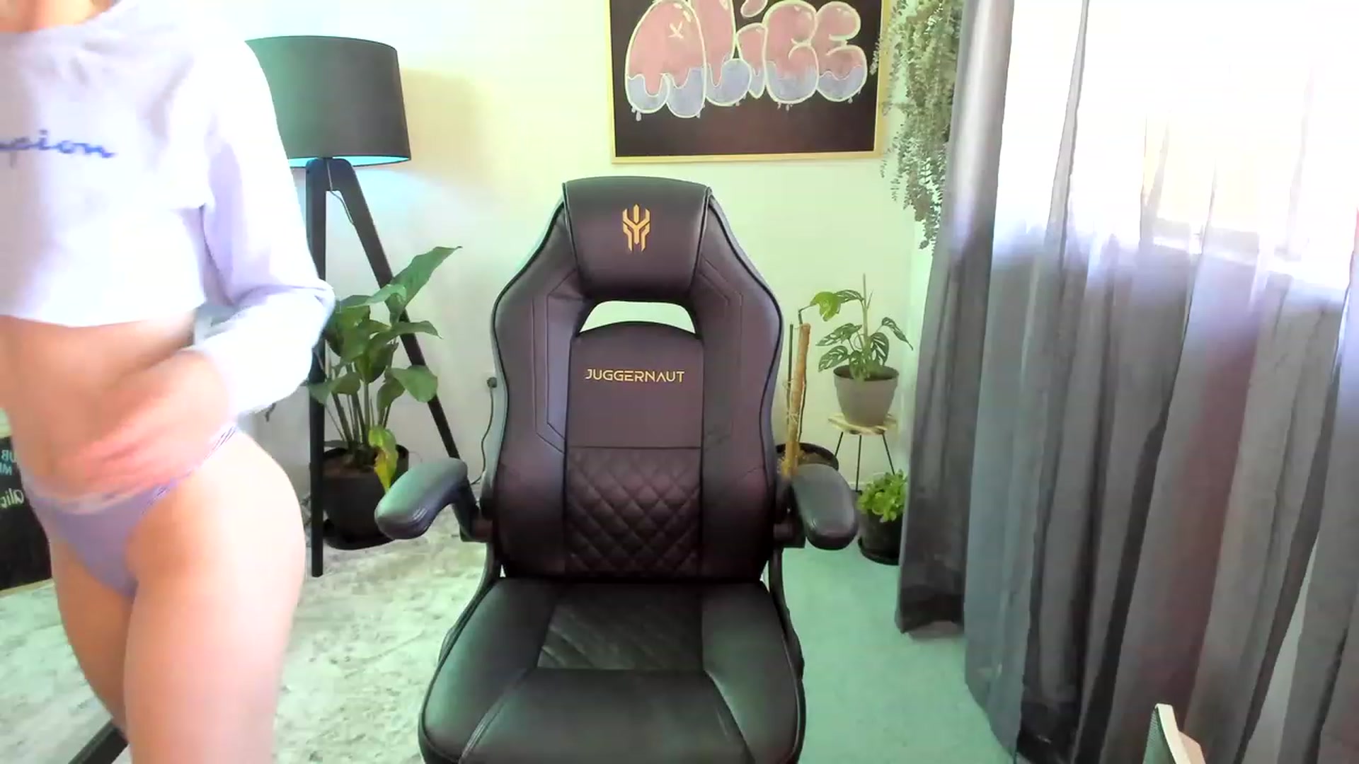 Gallery image thumbnail from Alice_NZ's myfreecams stream on, 12/02/2022, 23:28 image 6 of 20