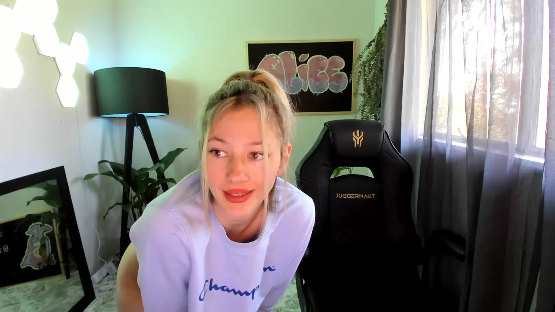 Gallery image thumbnail from Alice_NZ's myfreecams stream on, 12/02/2022, 23:28 image 5 of 20