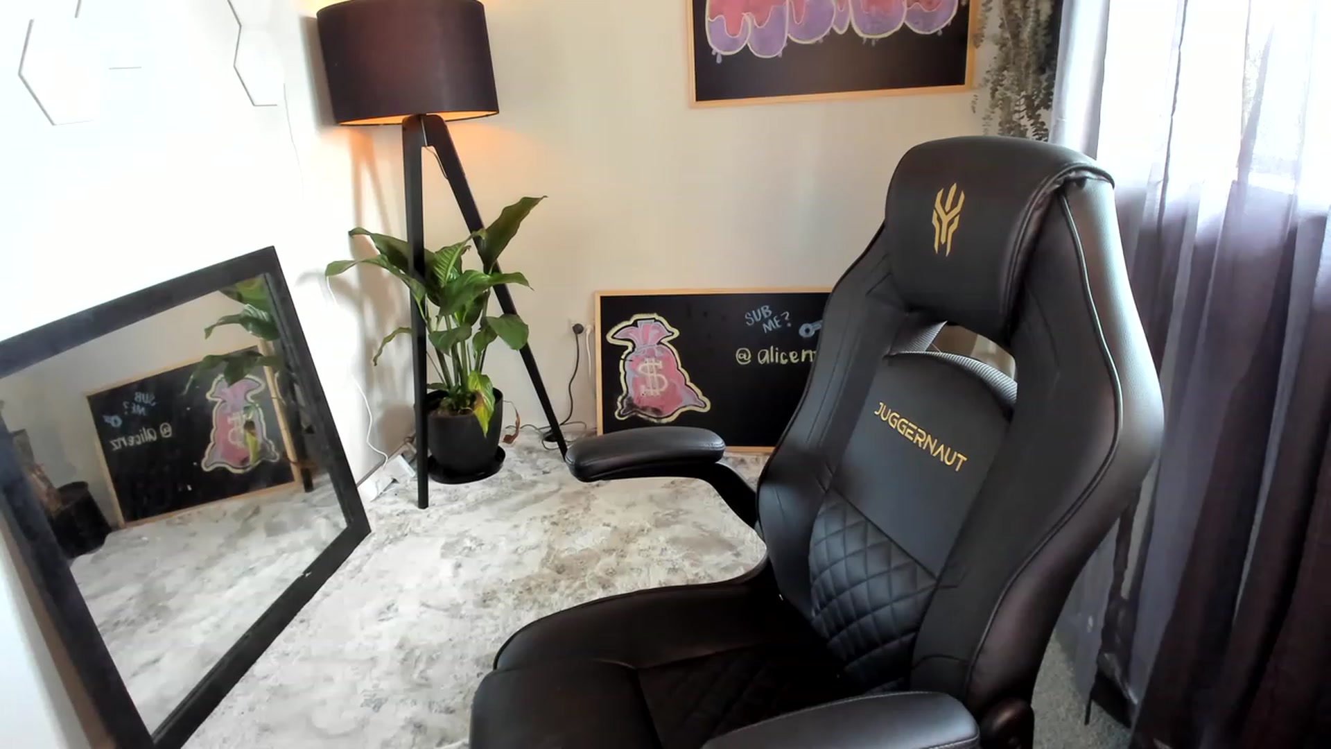 Gallery image thumbnail from Alice_NZ's myfreecams stream on, 12/08/2022, 01:36 image 13 of 20
