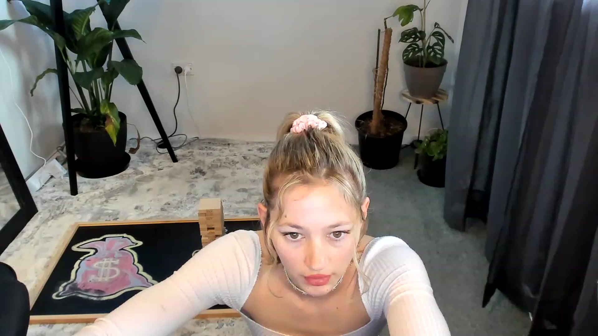Gallery image thumbnail from Alice_NZ's myfreecams stream on, 12/09/2022, 03:38 image 6 of 20