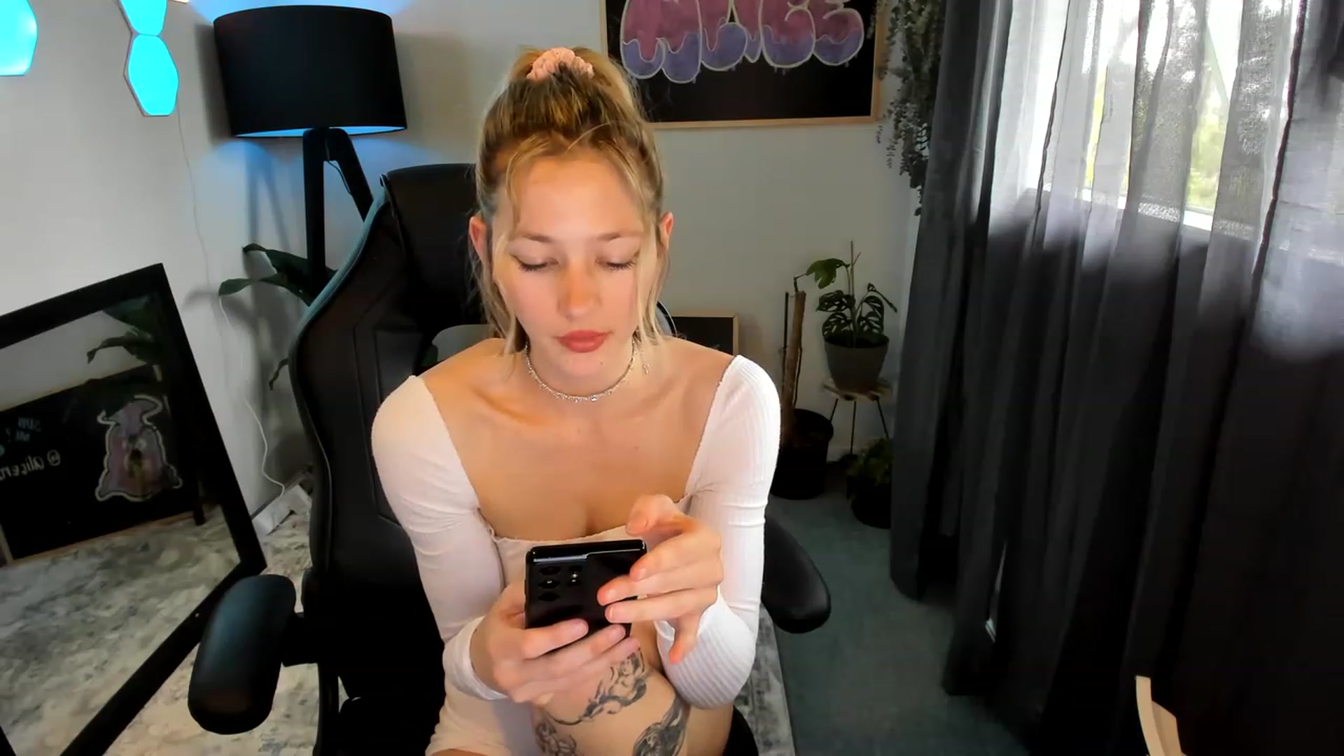 Gallery image thumbnail from Alice_NZ's myfreecams stream on, 12/09/2022, 03:38 image 18 of 20