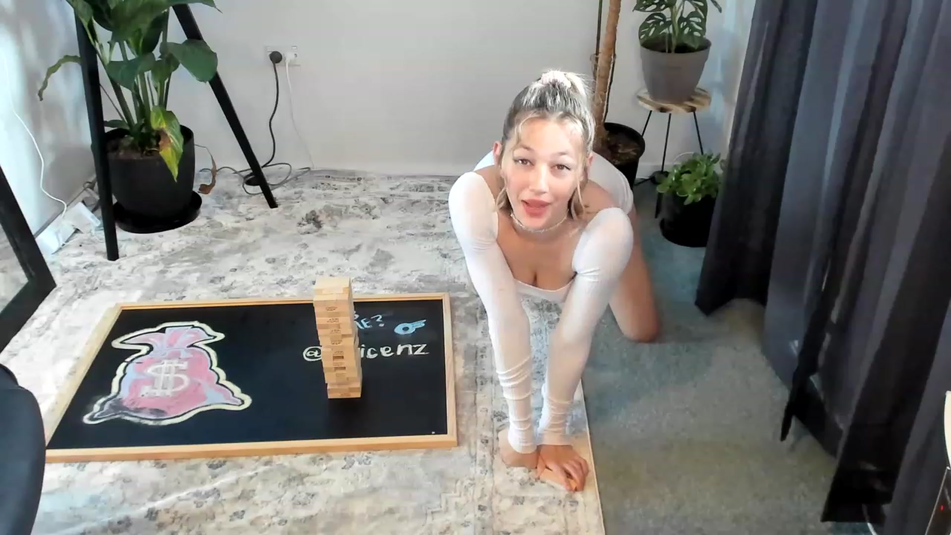 Gallery image thumbnail from Alice_NZ's myfreecams stream on, 12/09/2022, 03:38 image 4 of 20