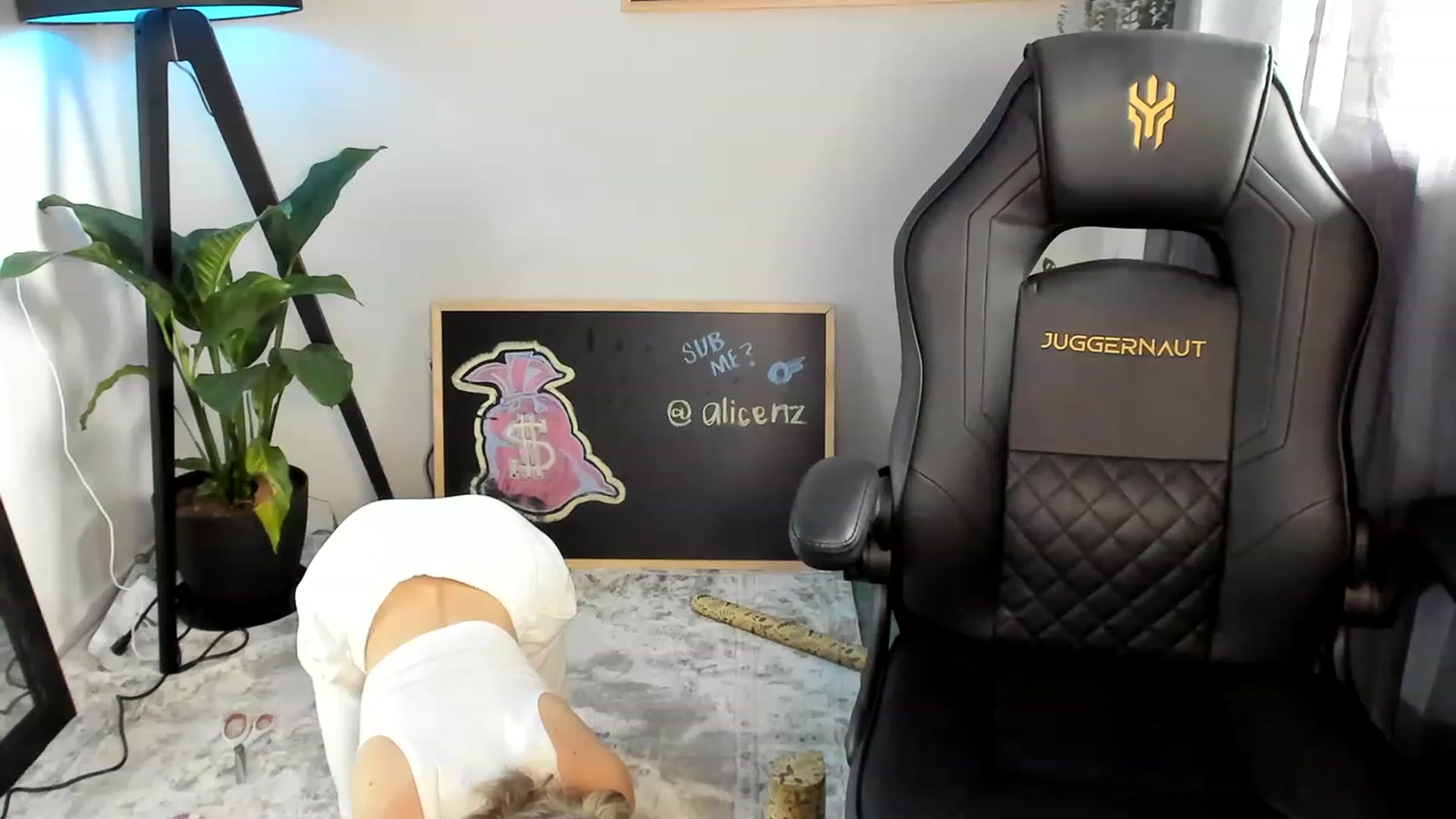 Gallery image thumbnail from Alice_NZ's myfreecams stream on, 12/10/2022, 05:55 image 8 of 20