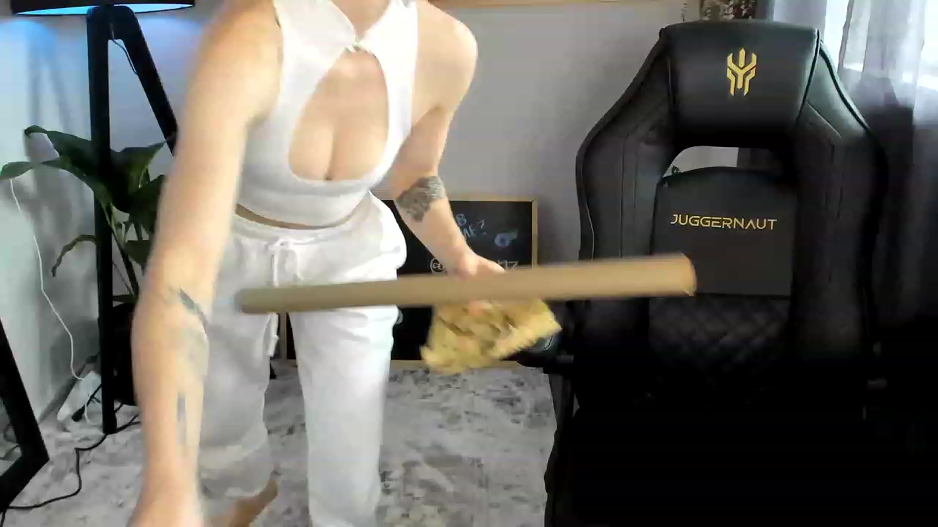 Gallery image thumbnail from Alice_NZ's myfreecams stream on, 12/10/2022, 05:55 image 9 of 20