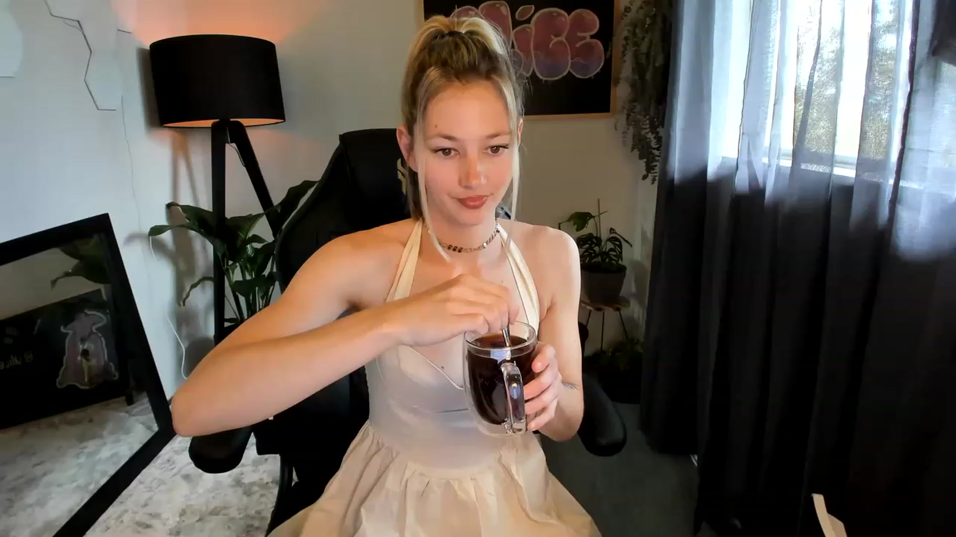 Gallery image thumbnail from Alice_NZ's myfreecams stream on, 12/13/2022, 04:22 image 3 of 20