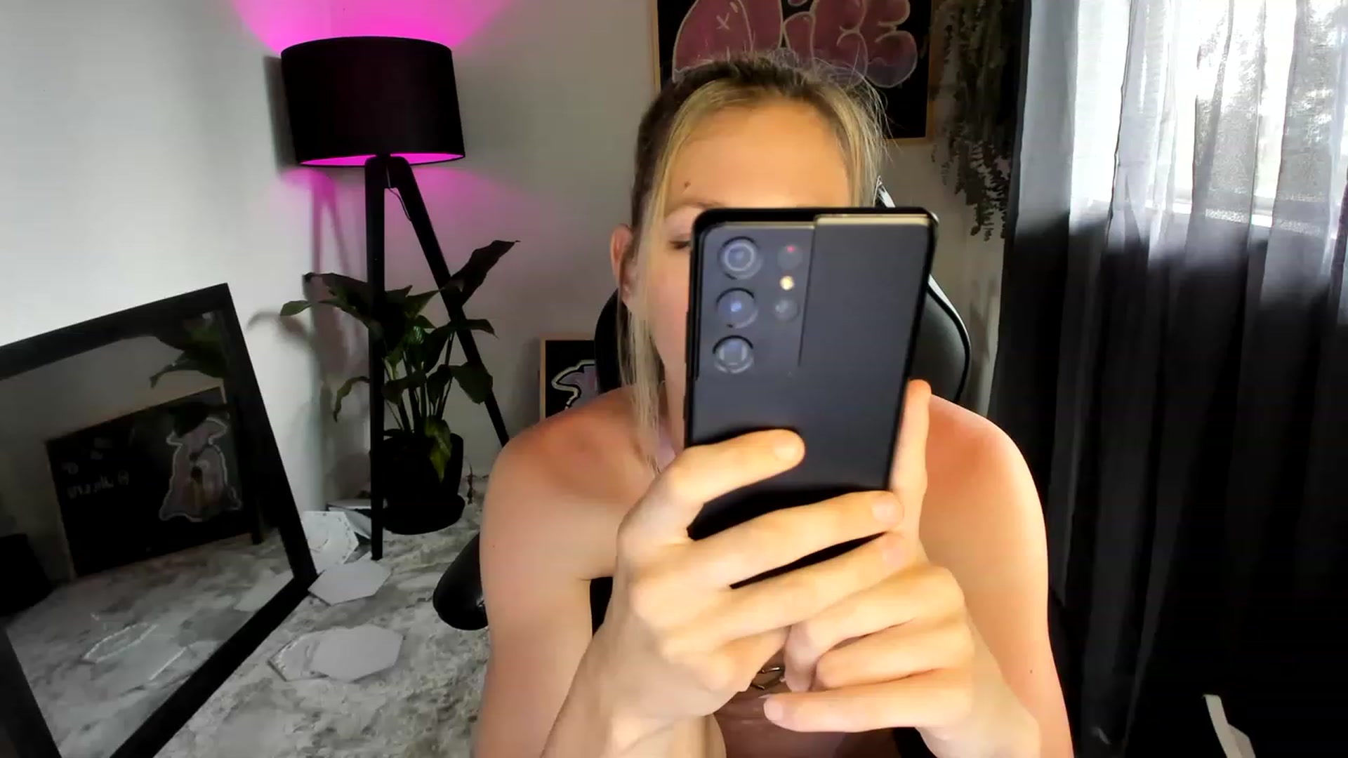 Gallery image thumbnail from Alice_NZ's myfreecams stream on, 12/20/2022, 24:01 image 1 of 20
