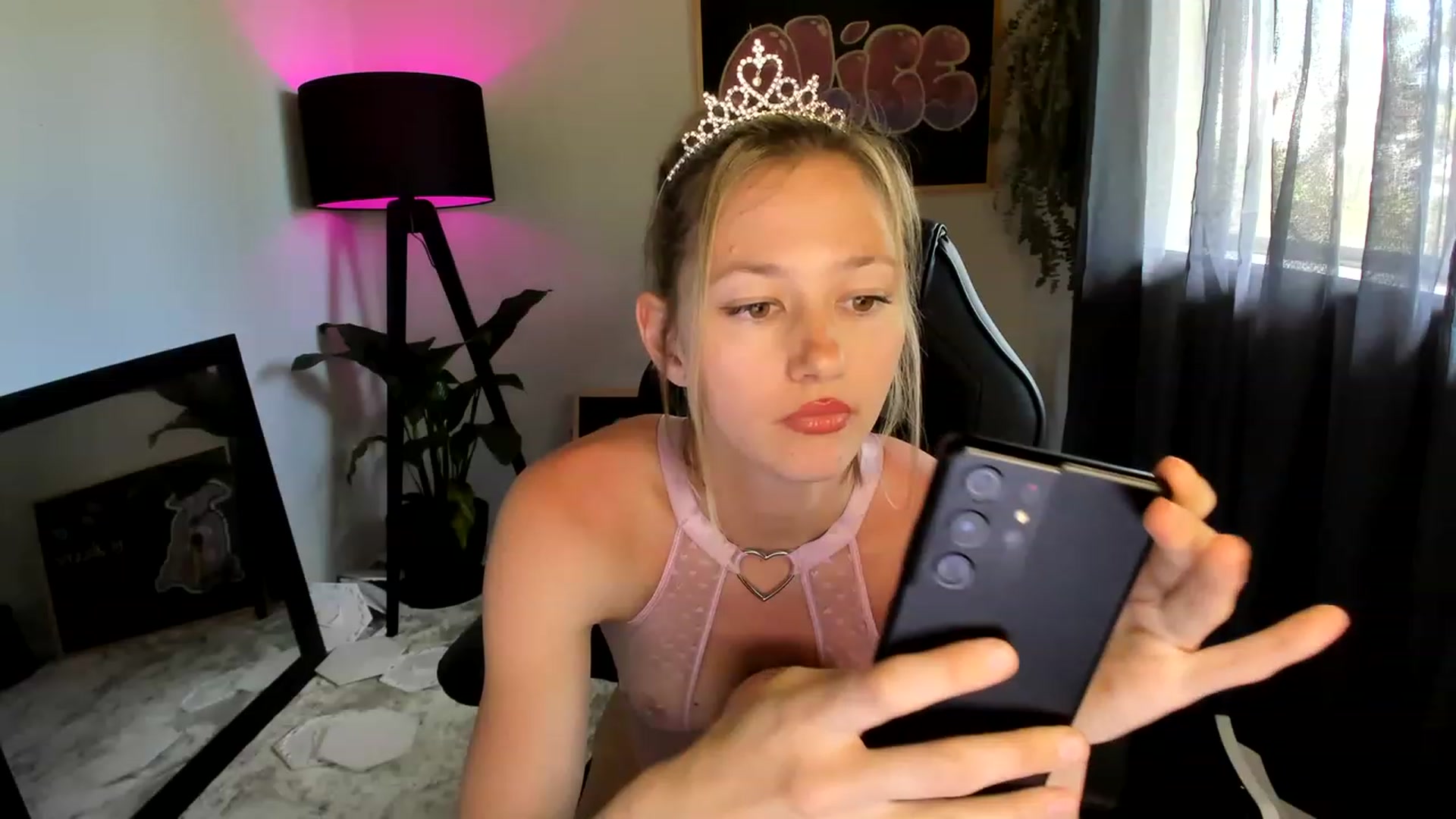 Gallery image thumbnail from Alice_NZ's myfreecams stream on, 12/20/2022, 02:12 image 3 of 20