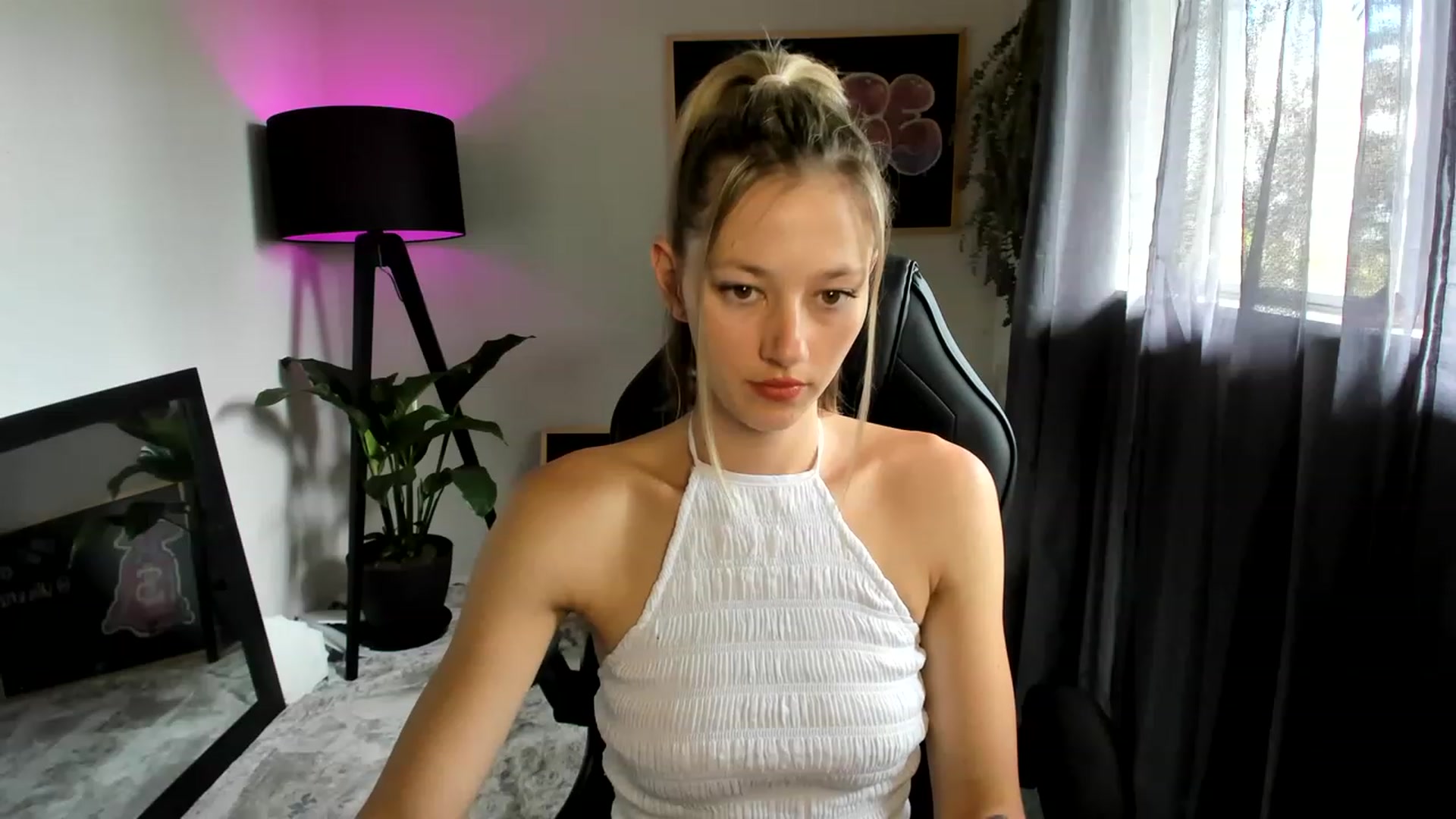 Gallery image thumbnail from Alice_NZ's myfreecams stream on, 01/03/2023, 04:48 image 9 of 20