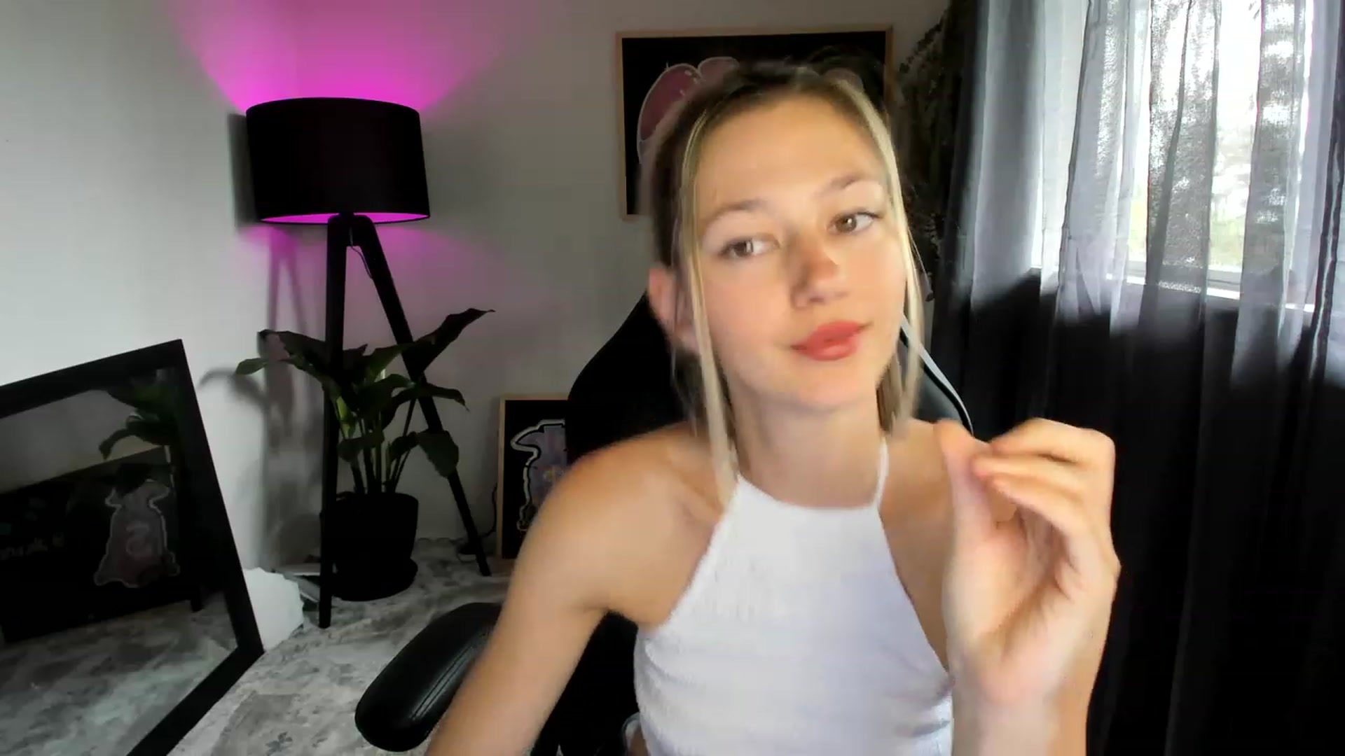 Gallery image thumbnail from Alice_NZ's myfreecams stream on, 01/03/2023, 04:48 image 13 of 20