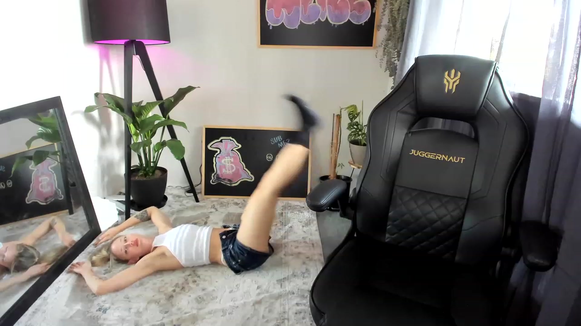 Gallery image thumbnail from Alice_NZ's myfreecams stream on, 01/03/2023, 04:48 image 20 of 20