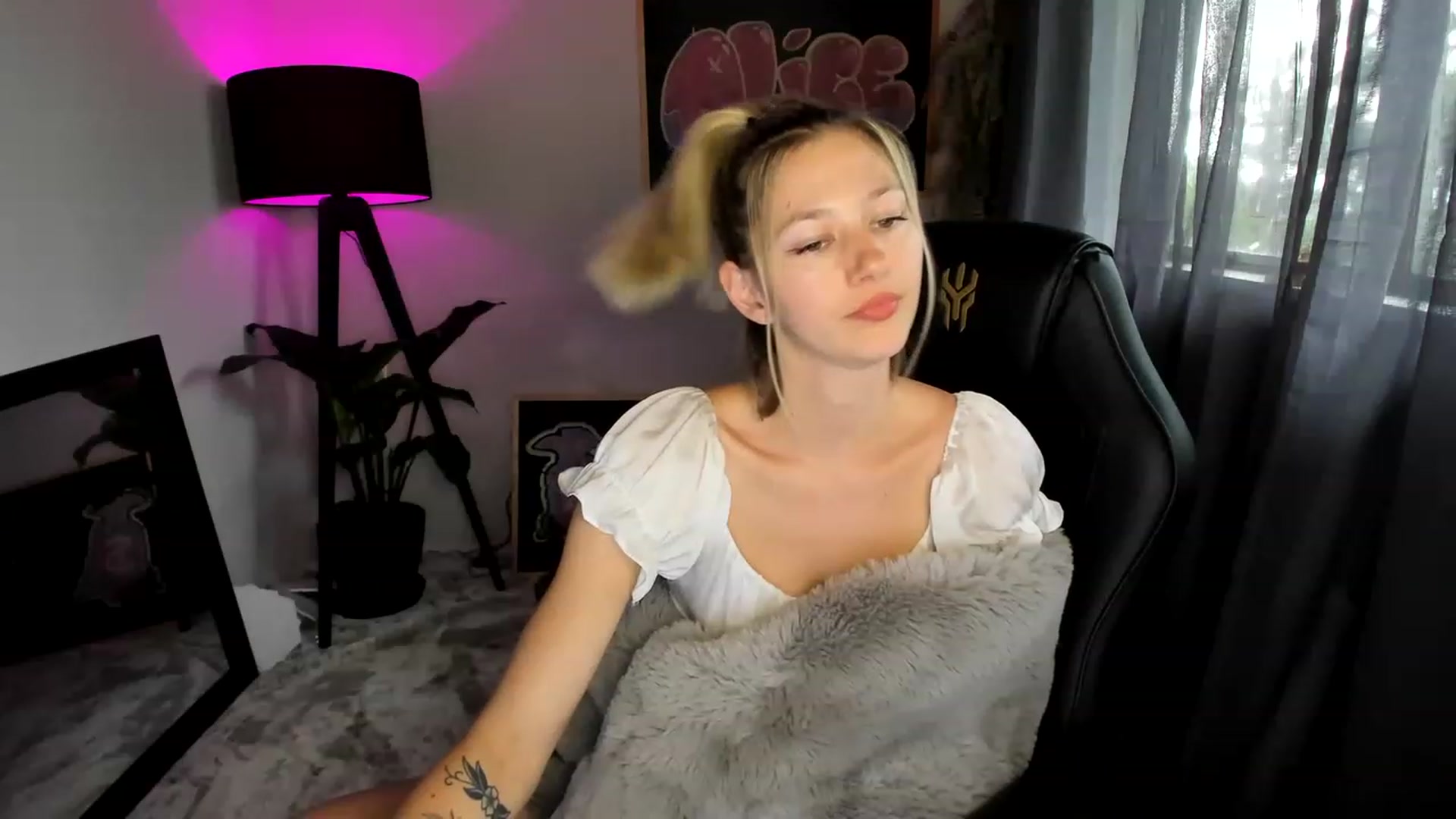 Gallery image thumbnail from Alice_NZ's myfreecams stream on, 01/04/2023, 04:38 image 20 of 20