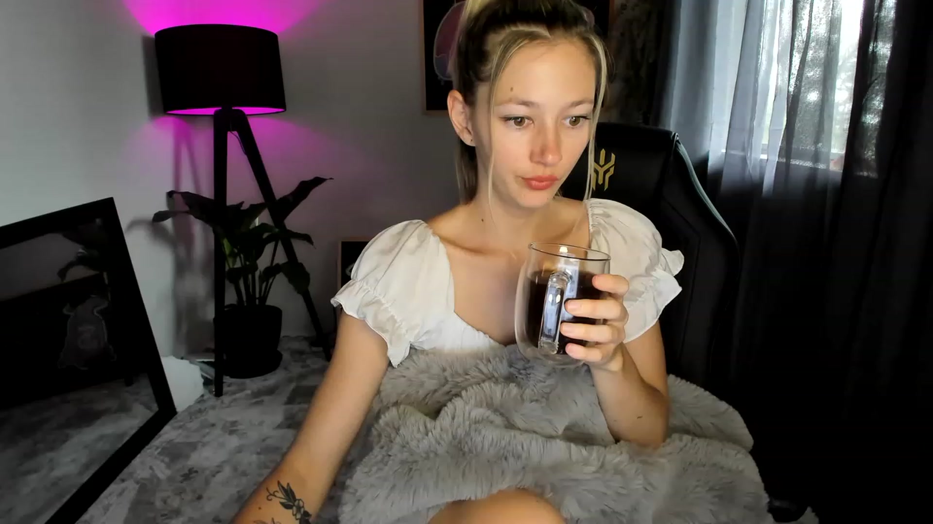 Gallery image thumbnail from Alice_NZ's myfreecams stream on, 01/04/2023, 04:38 image 1 of 20