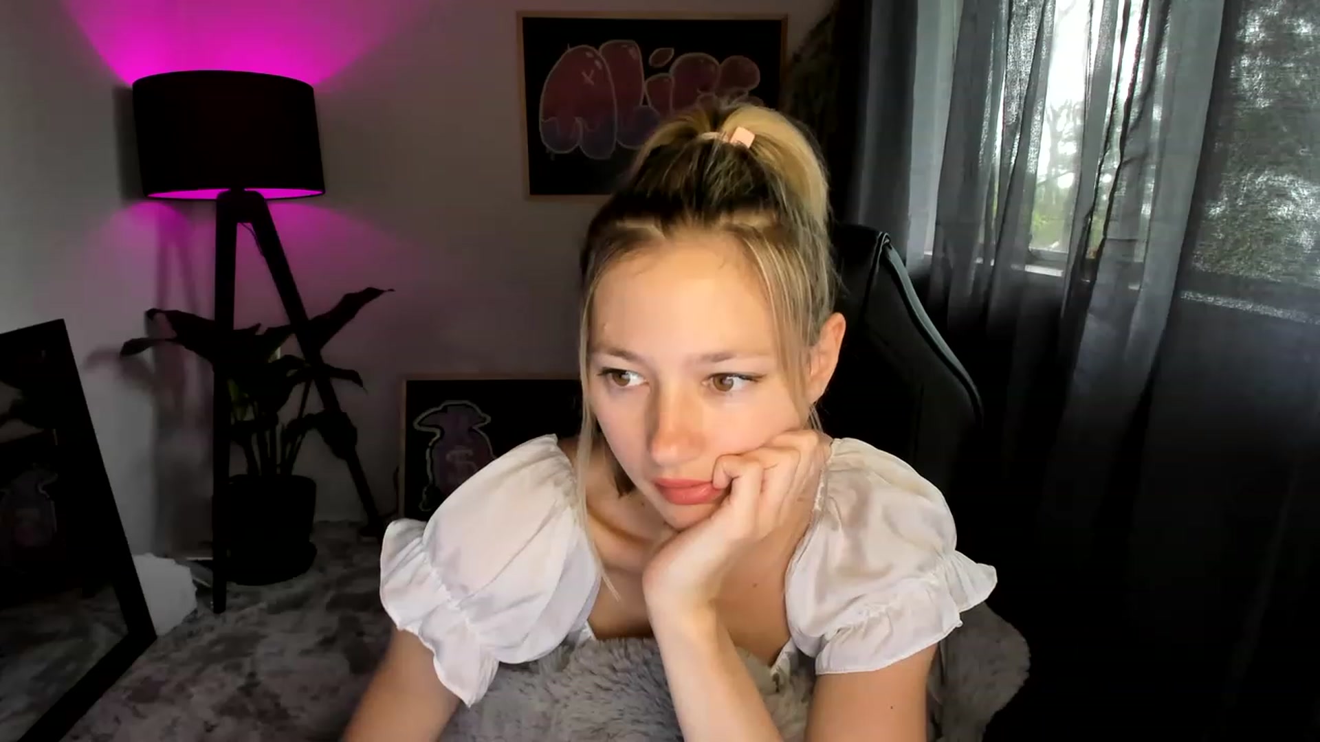 Gallery image thumbnail from Alice_NZ's myfreecams stream on, 01/04/2023, 04:38 image 10 of 20
