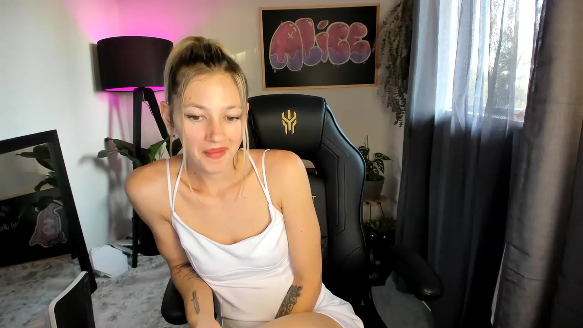 Gallery image thumbnail from Alice_NZ's myfreecams stream on, 01/18/2023, 08:05 image 6 of 20