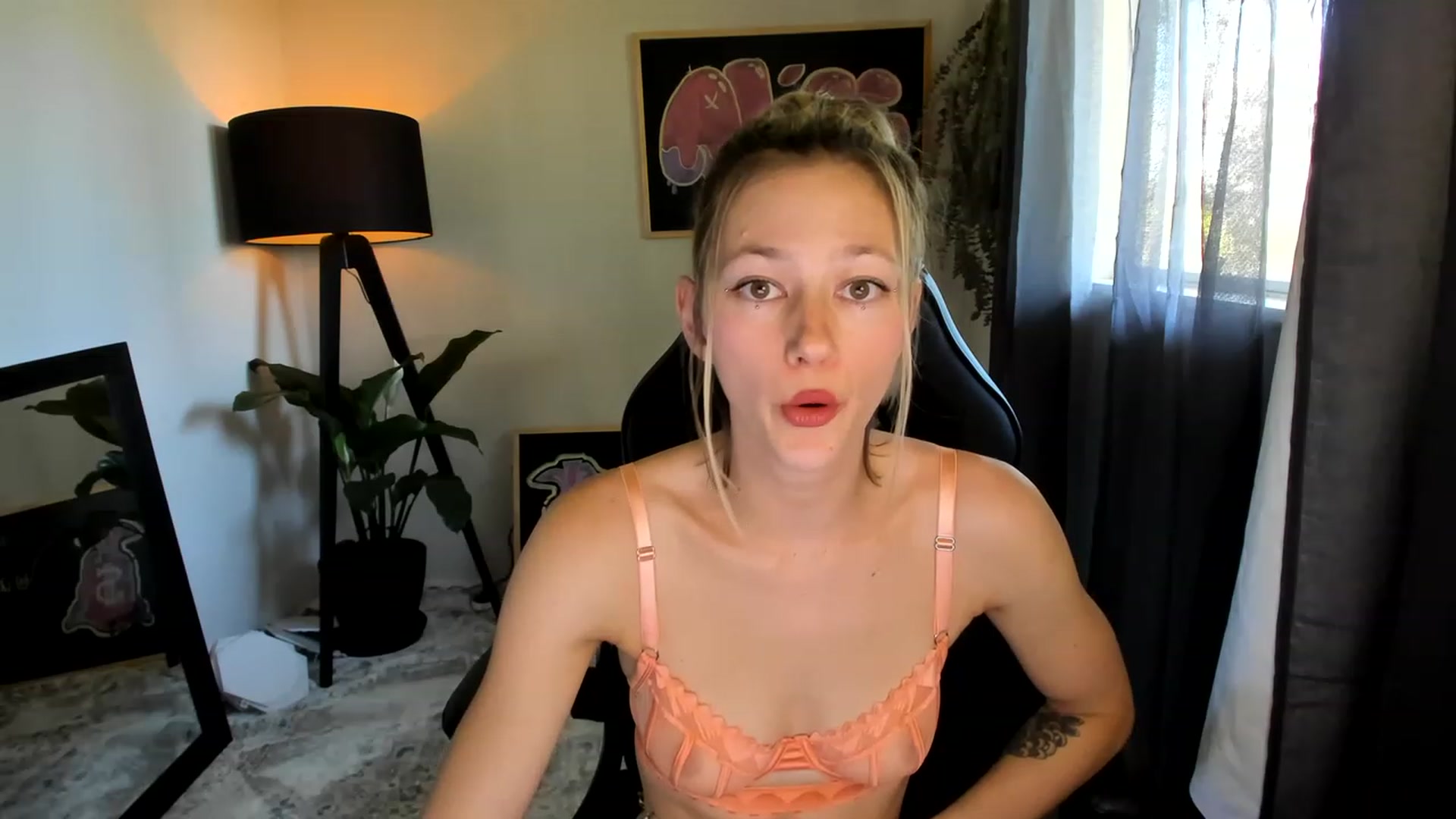 Gallery image thumbnail from Alice_NZ's myfreecams stream on, 01/20/2023, 03:43 image 11 of 20