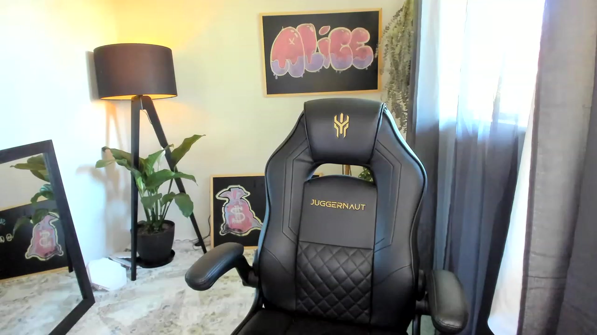 Gallery image thumbnail from Alice_NZ's myfreecams stream on, 01/20/2023, 03:43 image 9 of 20