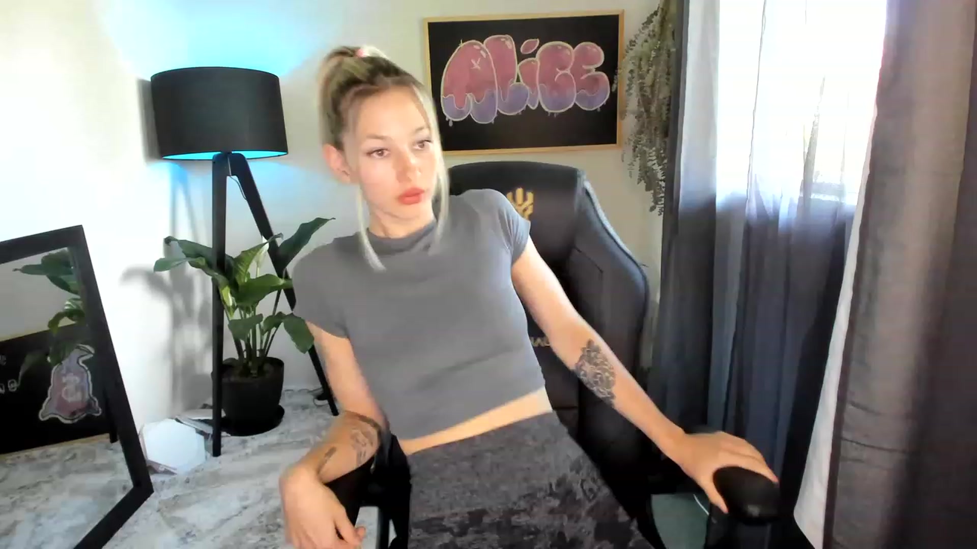 Gallery image thumbnail from Alice_NZ's myfreecams stream on, 01/21/2023, 24:30 image 10 of 20