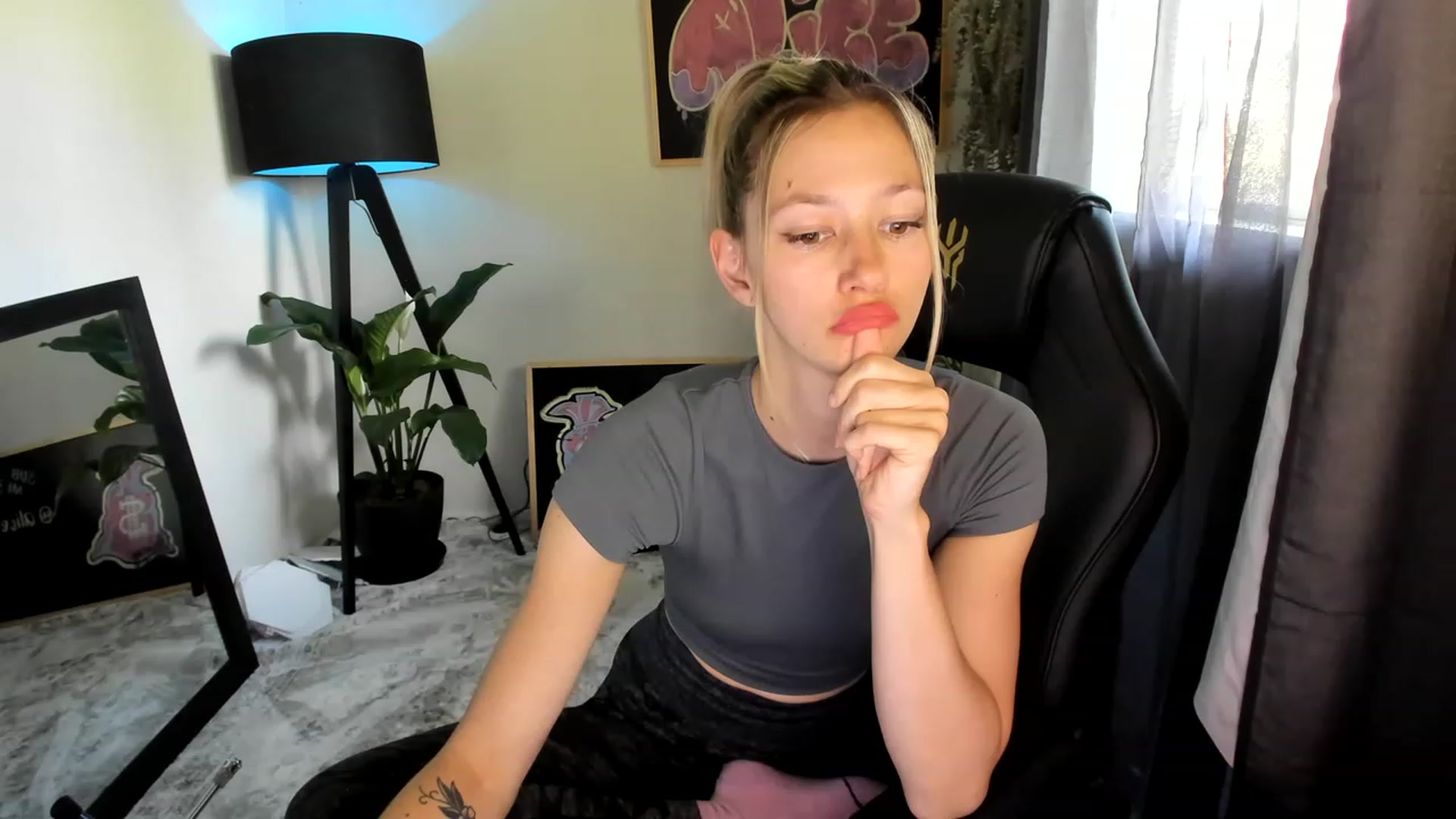 Gallery image thumbnail from Alice_NZ's myfreecams stream on, 01/21/2023, 24:30 image 1 of 20
