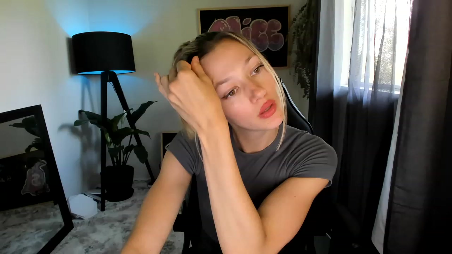 Gallery image thumbnail from Alice_NZ's myfreecams stream on, 01/21/2023, 24:30 image 14 of 20