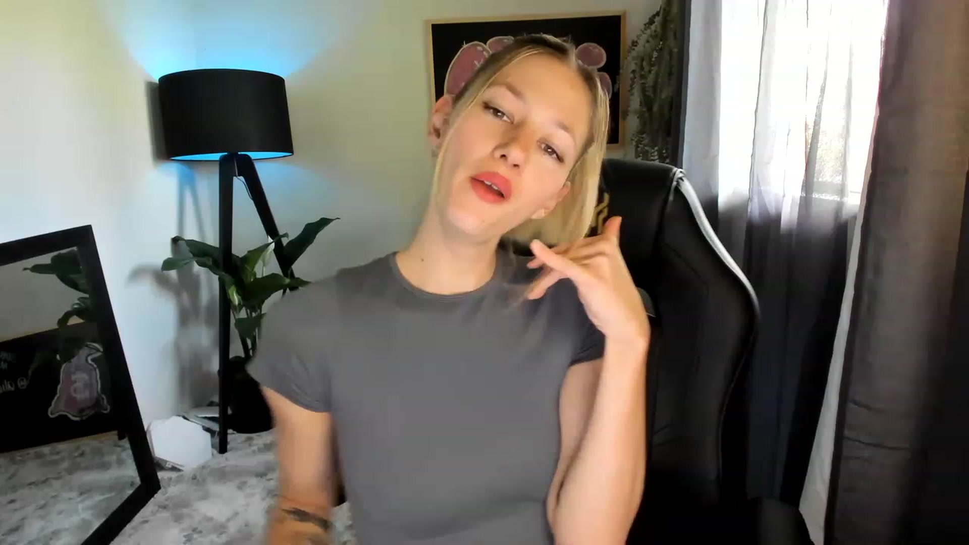 Gallery image thumbnail from Alice_NZ's myfreecams stream on, 01/21/2023, 24:30 image 16 of 20