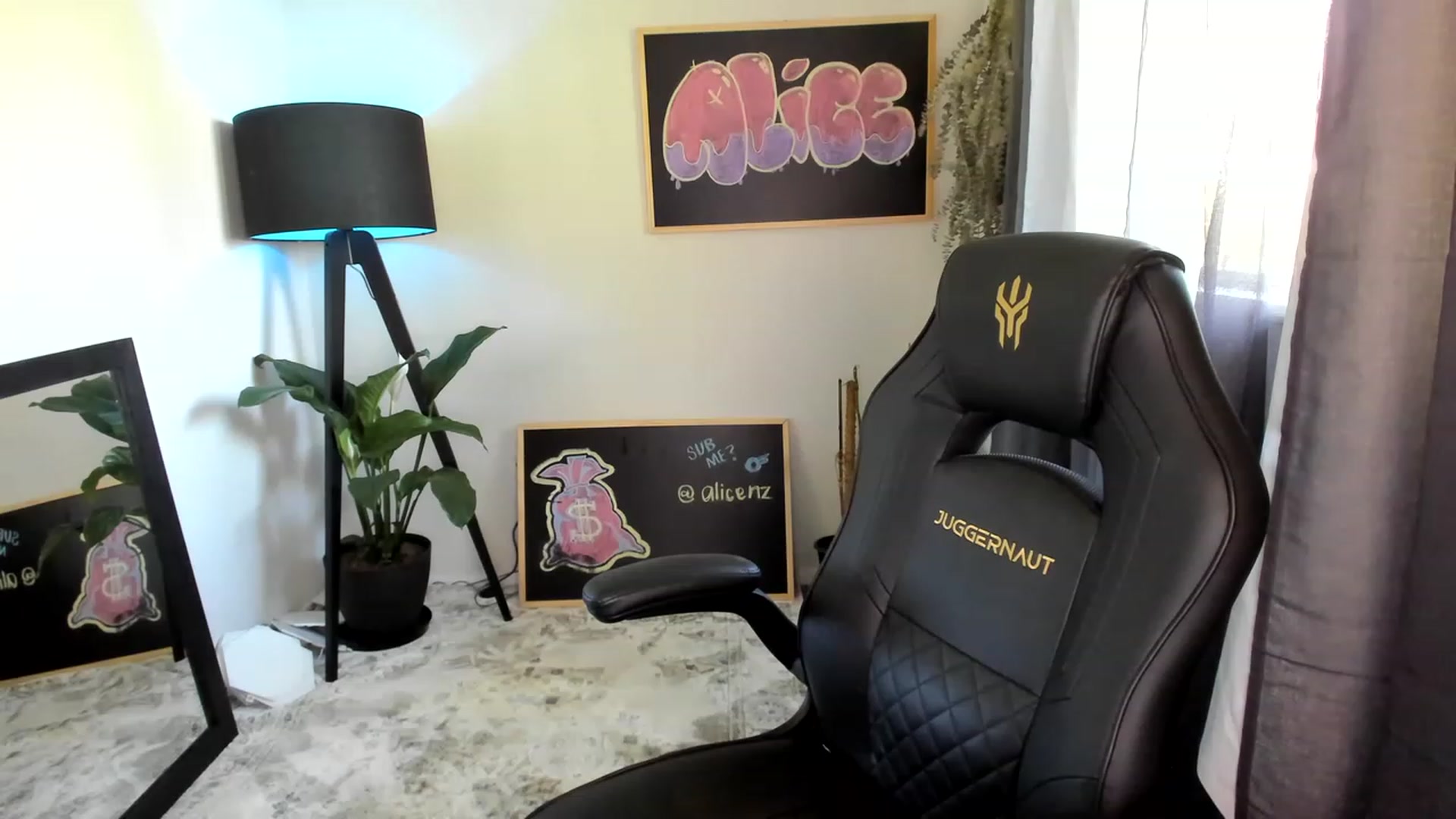 Gallery image thumbnail from Alice_NZ's myfreecams stream on, 01/21/2023, 24:30 image 13 of 20