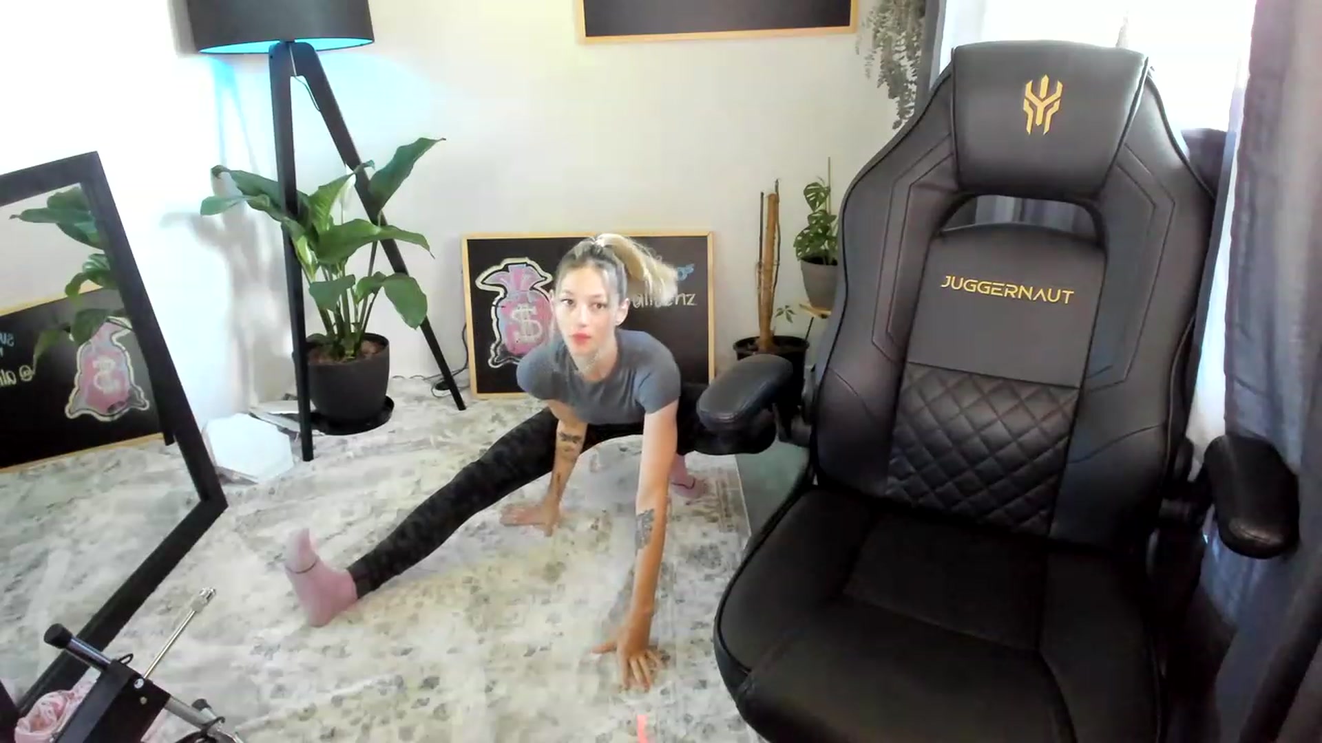 Gallery image thumbnail from Alice_NZ's myfreecams stream on, 01/21/2023, 24:30 image 11 of 20