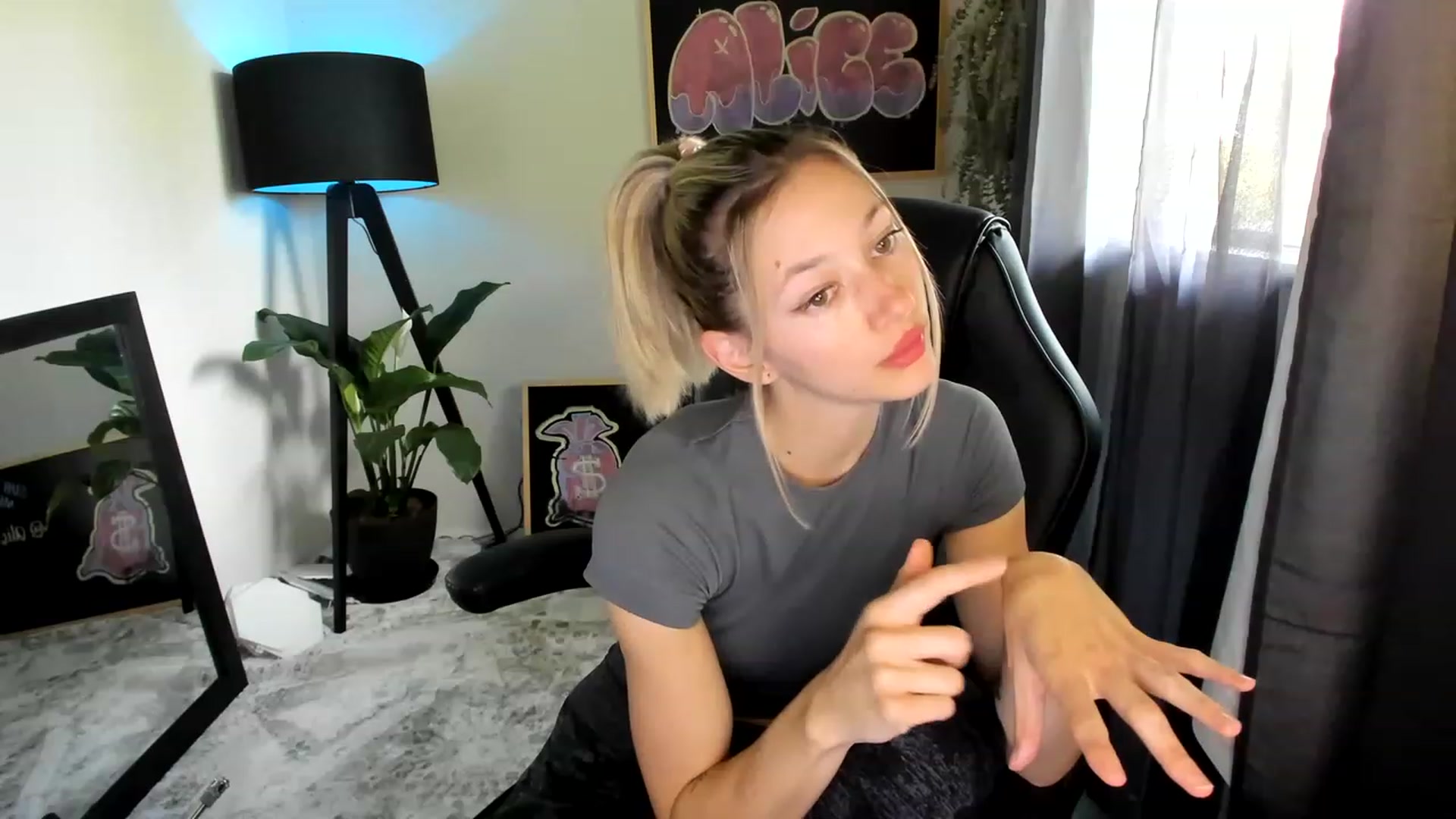 Gallery image thumbnail from Alice_NZ's myfreecams stream on, 01/21/2023, 24:30 image 3 of 20