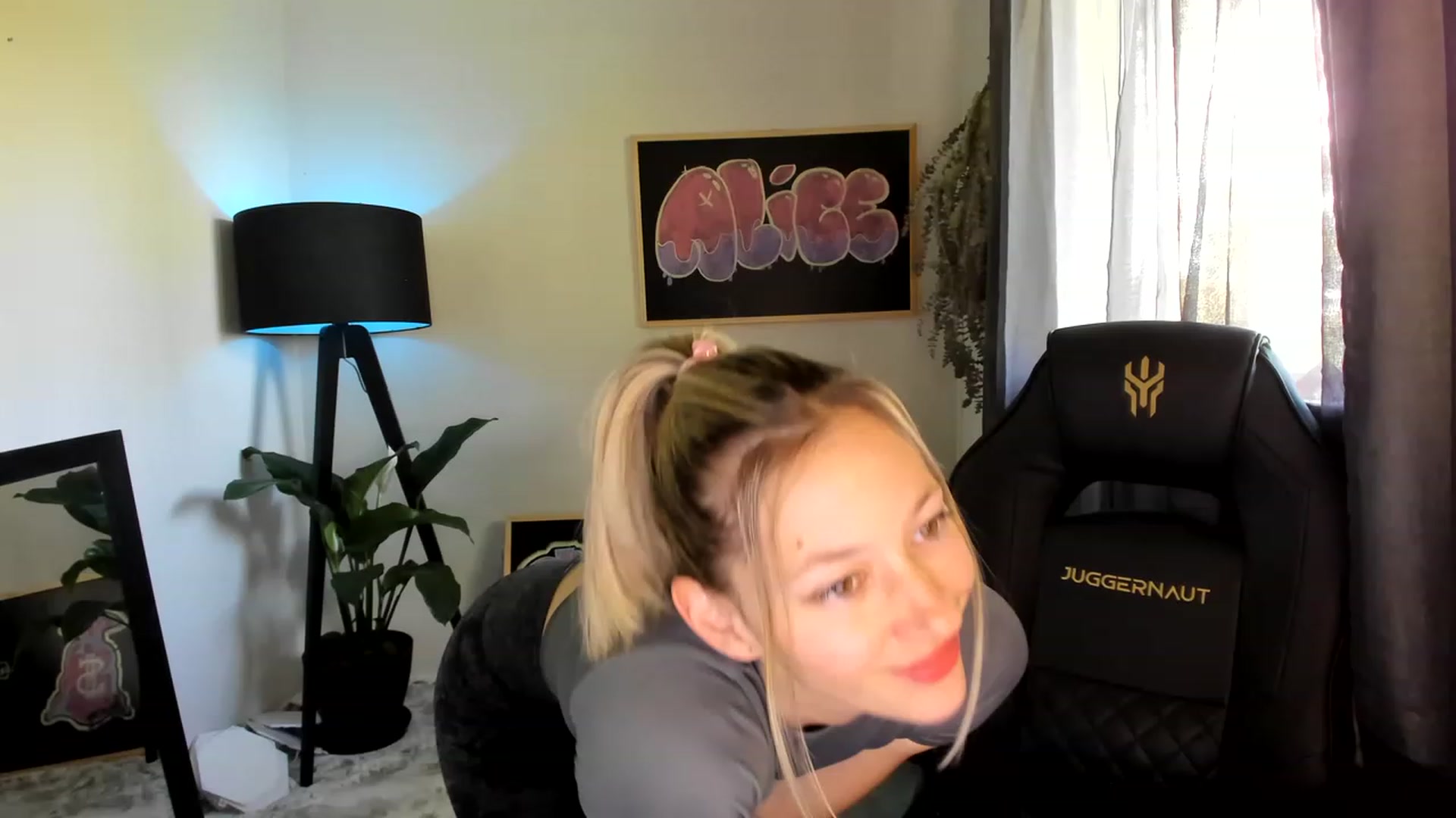 Gallery image thumbnail from Alice_NZ's myfreecams stream on, 01/21/2023, 24:30 image 12 of 20