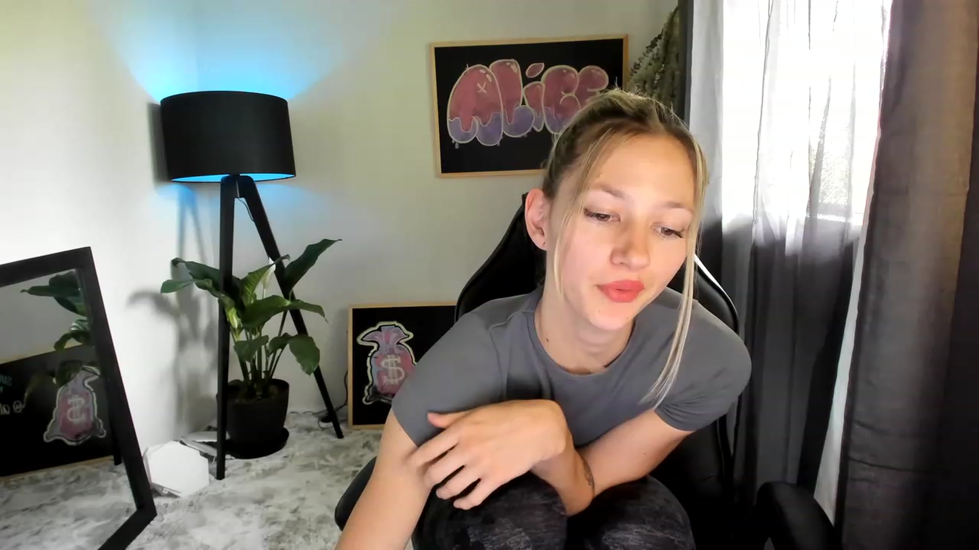 Gallery image thumbnail from Alice_NZ's myfreecams stream on, 01/21/2023, 24:30 image 20 of 20