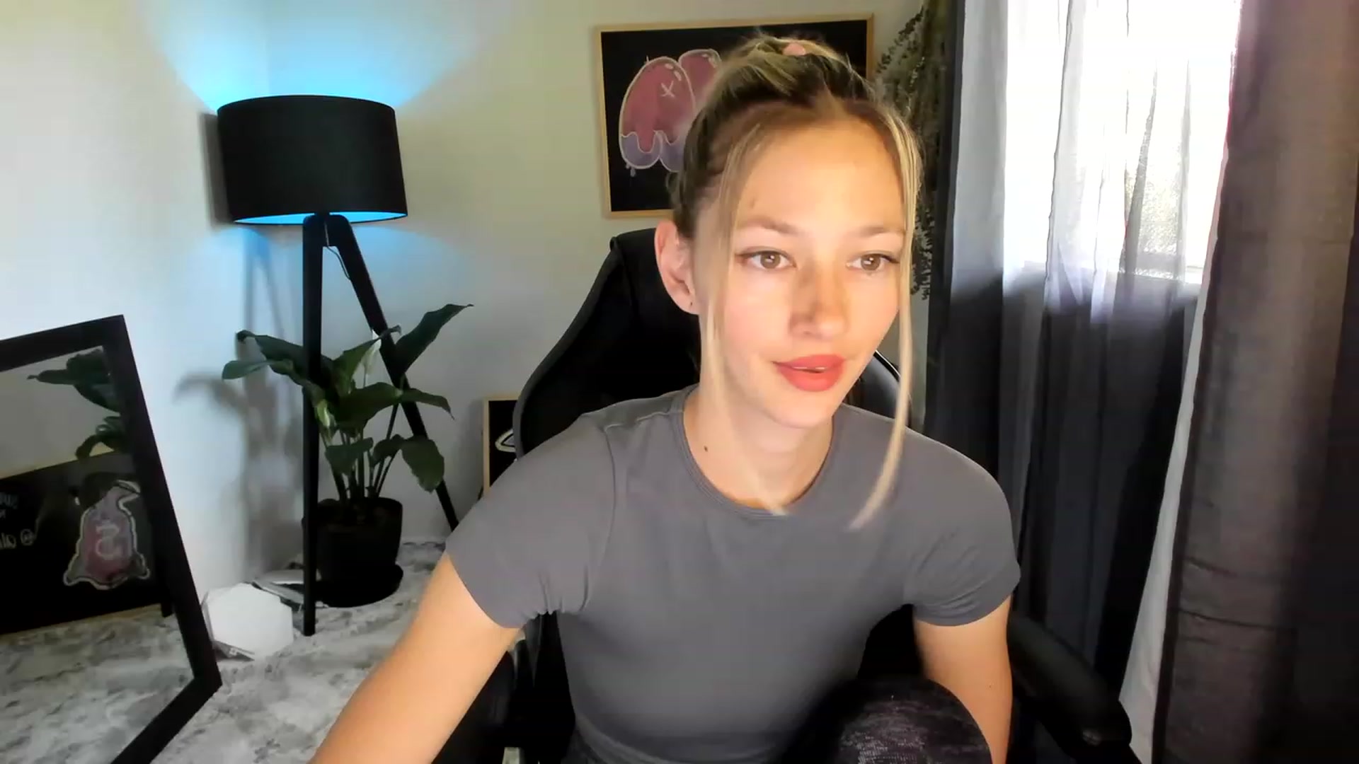 Gallery image thumbnail from Alice_NZ's myfreecams stream on, 01/21/2023, 24:30 image 15 of 20