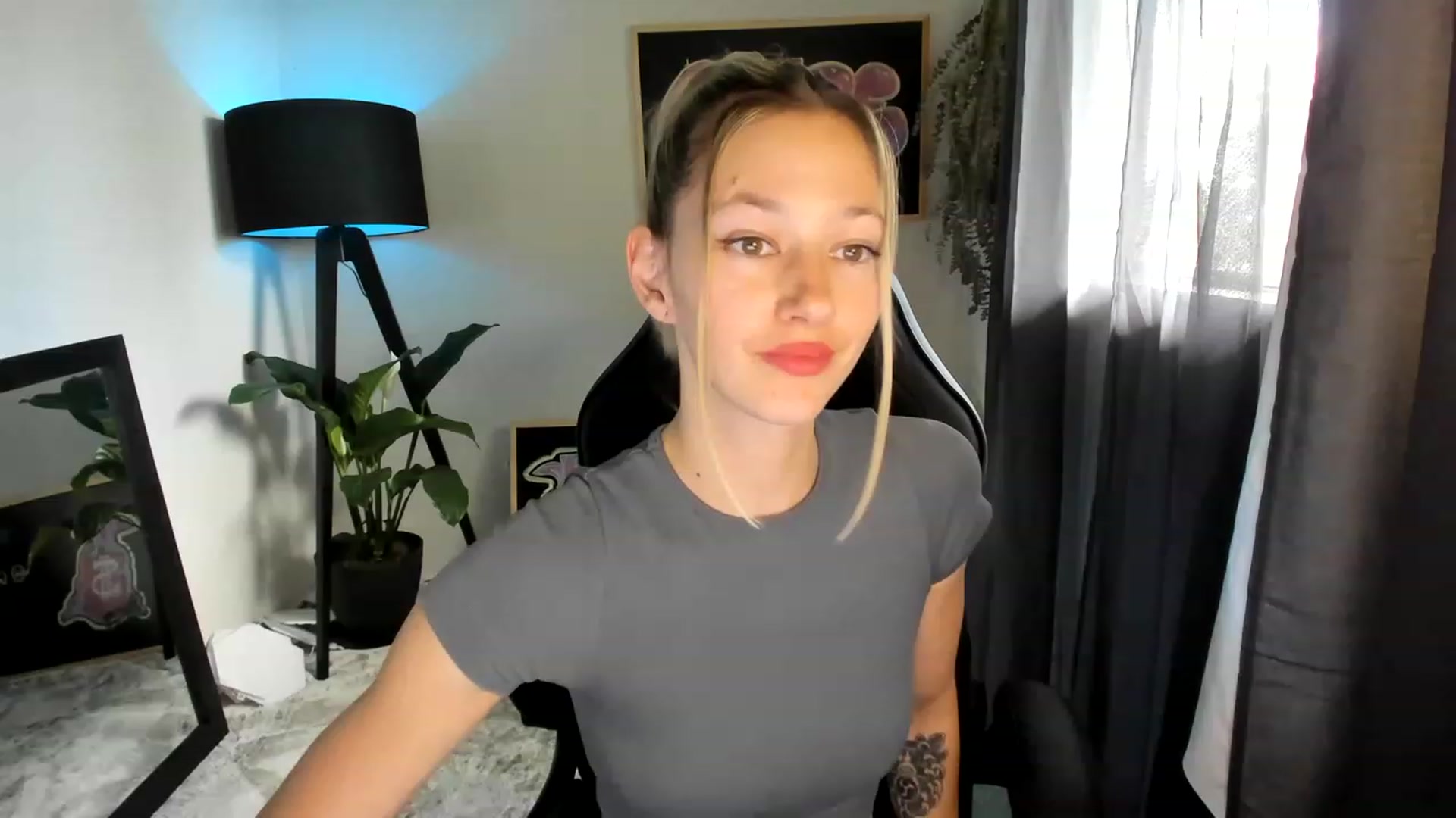 Gallery image thumbnail from Alice_NZ's myfreecams stream on, 01/21/2023, 24:30 image 7 of 20