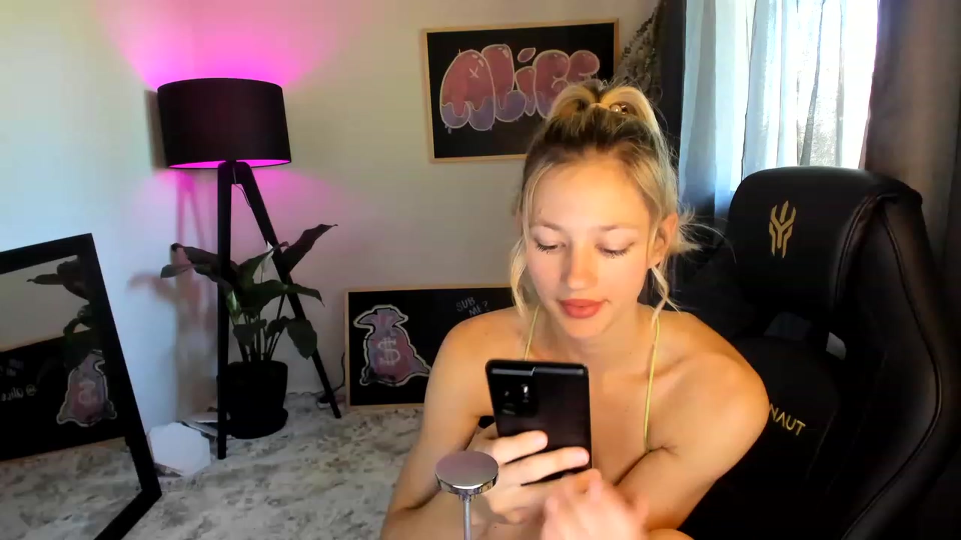 Gallery image thumbnail from Alice_NZ's myfreecams stream on, 01/23/2023, 01:48 image 6 of 20