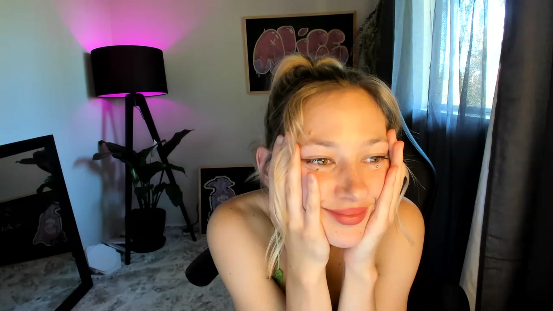 Gallery image thumbnail from Alice_NZ's myfreecams stream on, 01/23/2023, 01:48 image 16 of 20
