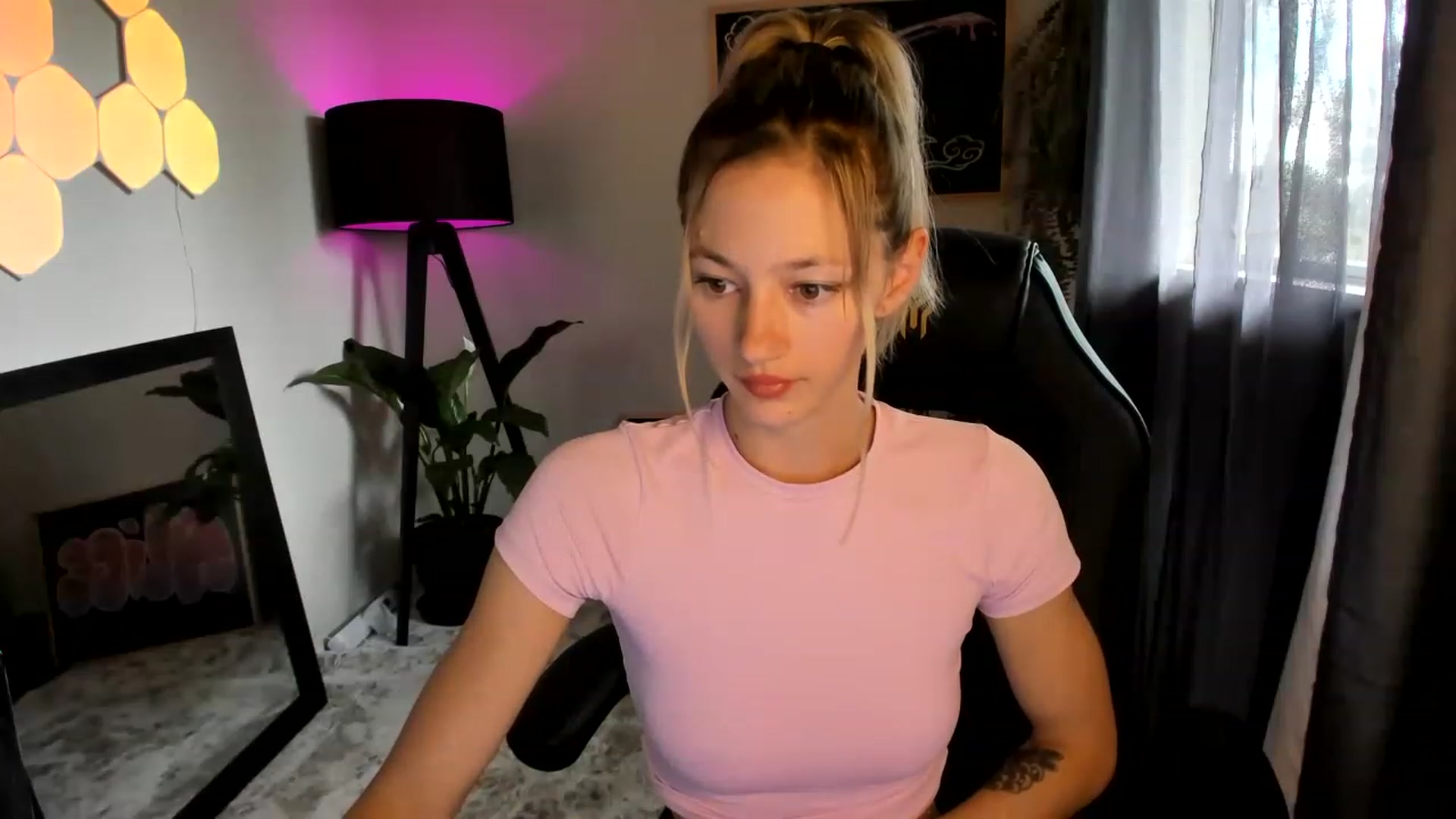 Gallery image thumbnail from Alice_NZ's myfreecams stream on, 01/28/2023, 03:03 image 10 of 20