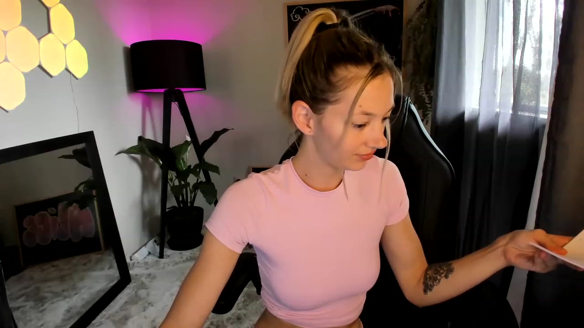 Gallery image thumbnail from Alice_NZ's myfreecams stream on, 01/28/2023, 03:03 image 12 of 20