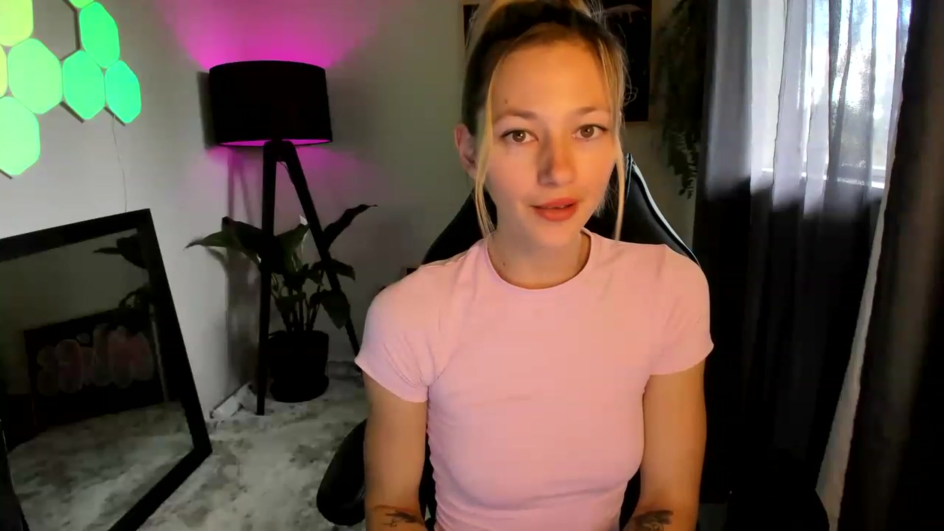 Gallery image thumbnail from Alice_NZ's myfreecams stream on, 01/28/2023, 03:03 image 4 of 20