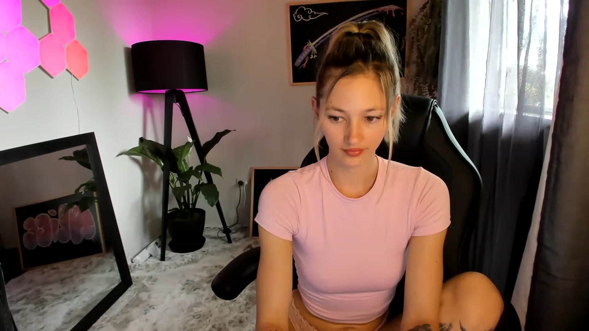Gallery image thumbnail from Alice_NZ's myfreecams stream on, 01/28/2023, 03:03 image 15 of 20