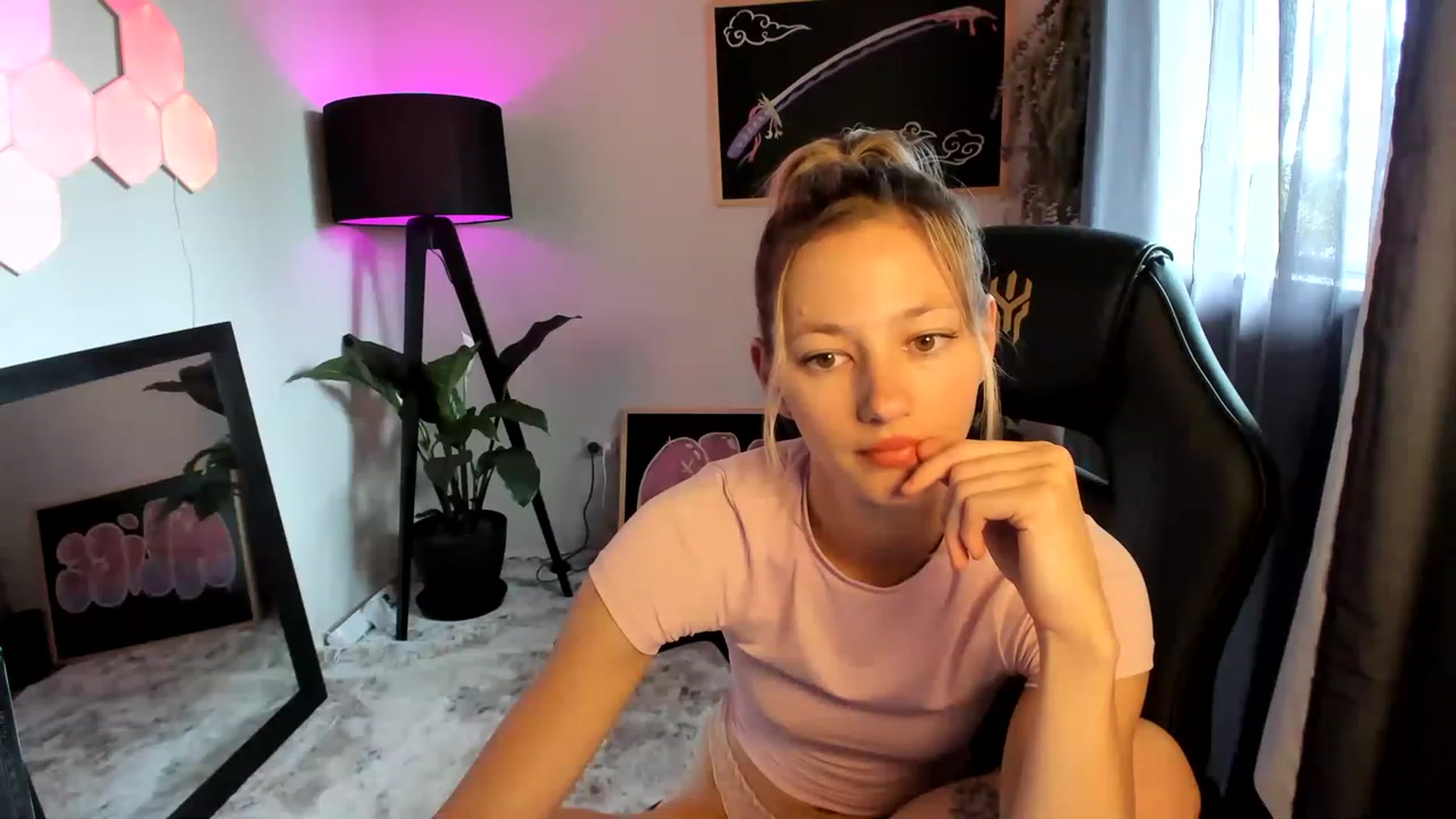 Gallery image thumbnail from Alice_NZ's myfreecams stream on, 01/28/2023, 03:03 image 5 of 20