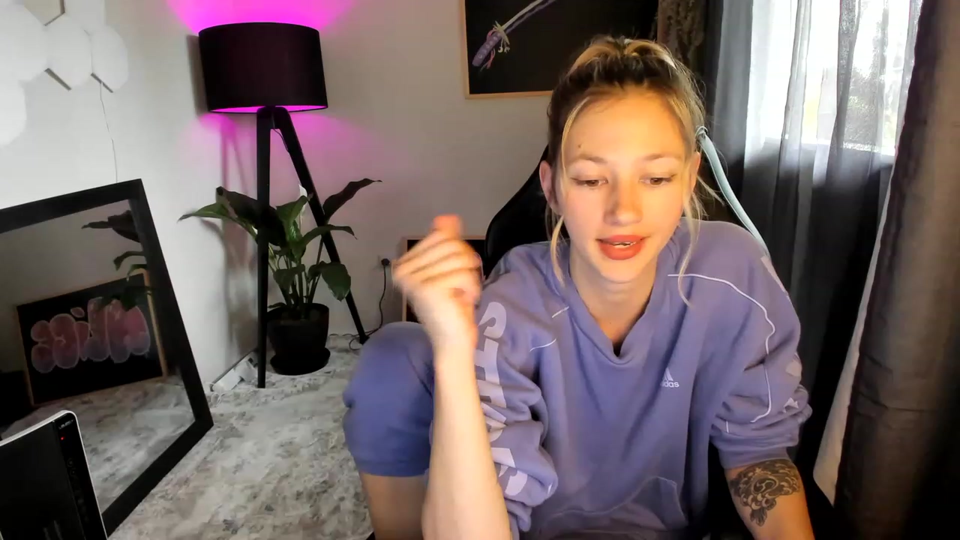 Gallery image thumbnail from Alice_NZ's myfreecams stream on, 01/30/2023, 02:50 image 14 of 20