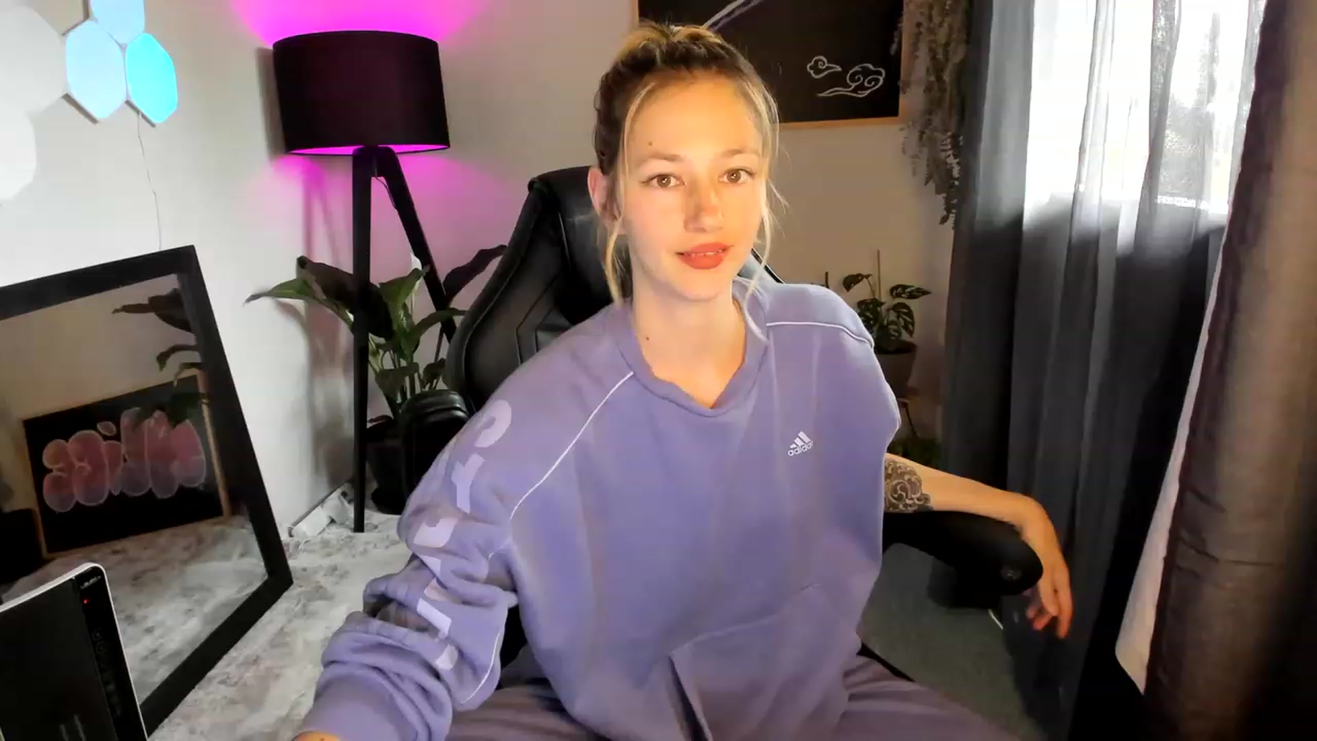 Gallery image thumbnail from Alice_NZ's myfreecams stream on, 01/30/2023, 02:50 image 12 of 20