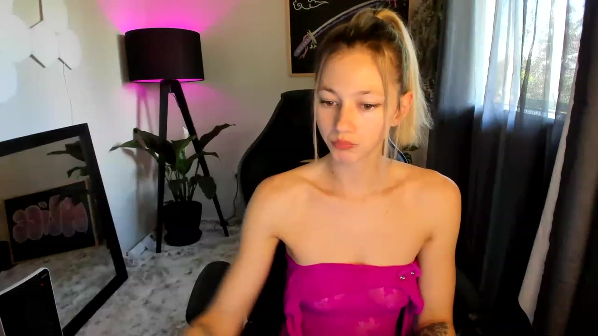 Gallery image thumbnail from Alice_NZ's myfreecams stream on, 02/01/2023, 04:59 image 8 of 20