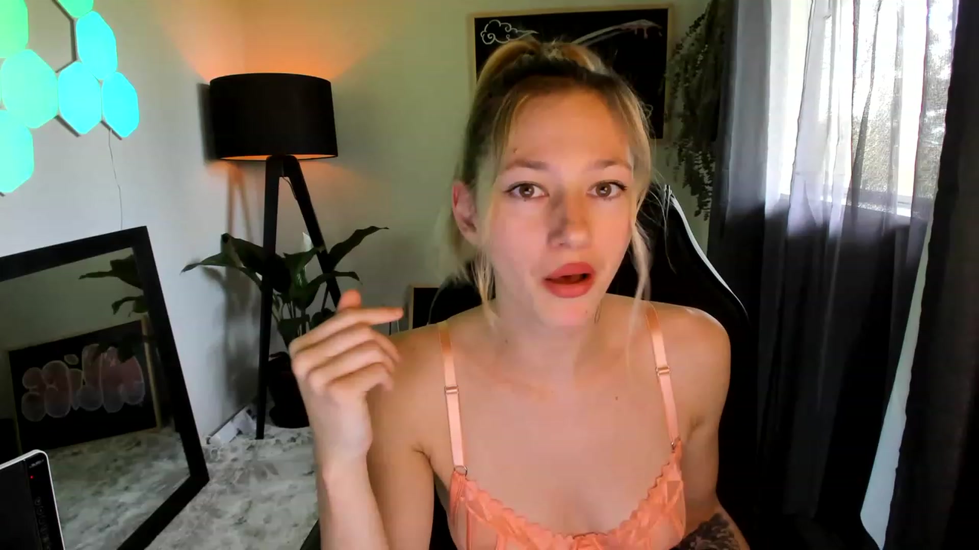 Gallery image thumbnail from Alice_NZ's myfreecams stream on, 02/02/2023, 01:57 image 9 of 20