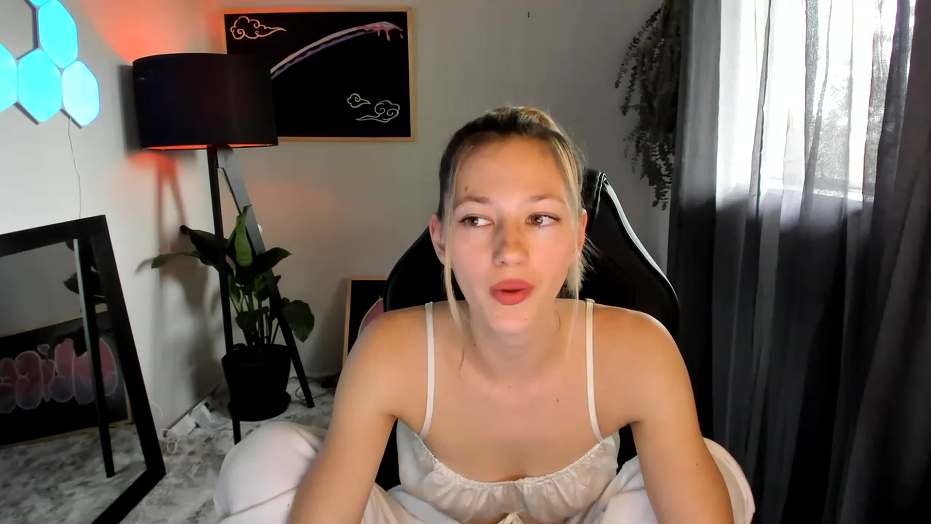 Gallery image thumbnail from Alice_NZ's myfreecams stream on, 02/04/2023, 02:37 image 7 of 20
