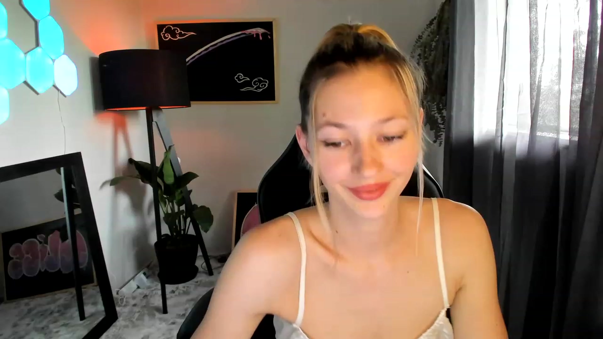 Gallery image thumbnail from Alice_NZ's myfreecams stream on, 02/04/2023, 02:37 image 10 of 20