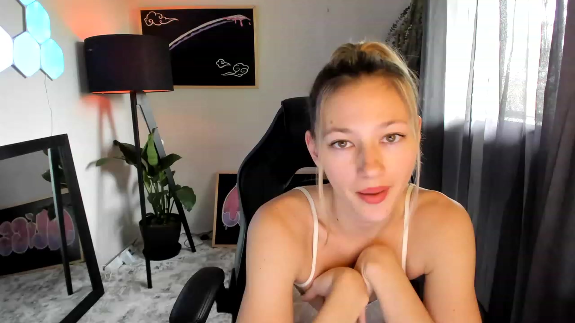 Gallery image thumbnail from Alice_NZ's myfreecams stream on, 02/04/2023, 02:37 image 4 of 20