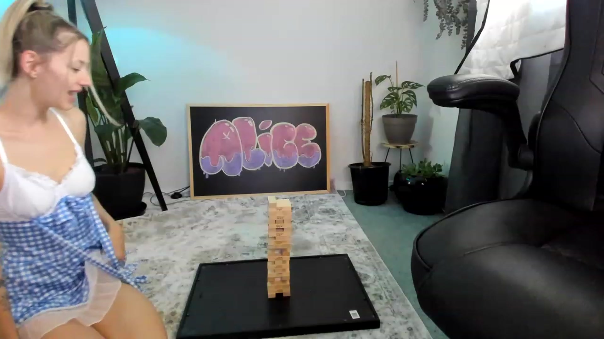 Gallery image thumbnail from Alice_NZ's myfreecams stream on, 02/07/2023, 03:51 image 9 of 20